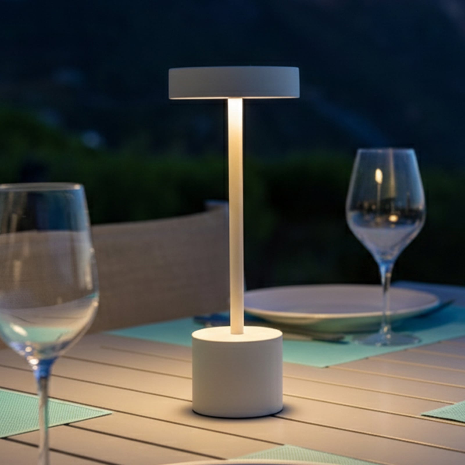 Roby LED tölthető asztali világítás, fehér, magasság 30 cm, IP54 Roby LED tölthető asztali világítás, fehér, magasság 30 cm, IP54