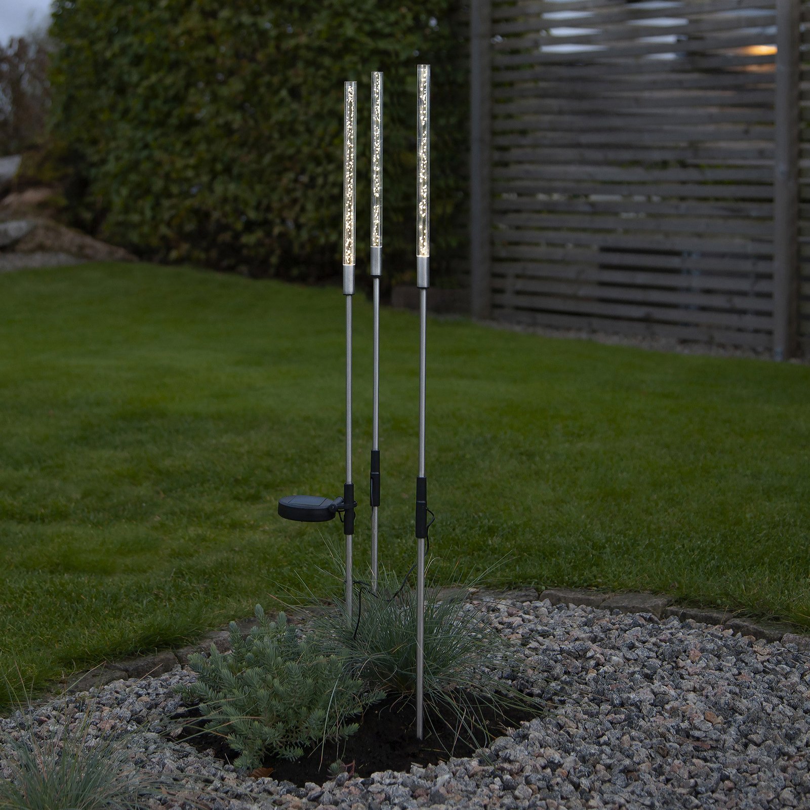 Bubbly LED solar light in a set of 3