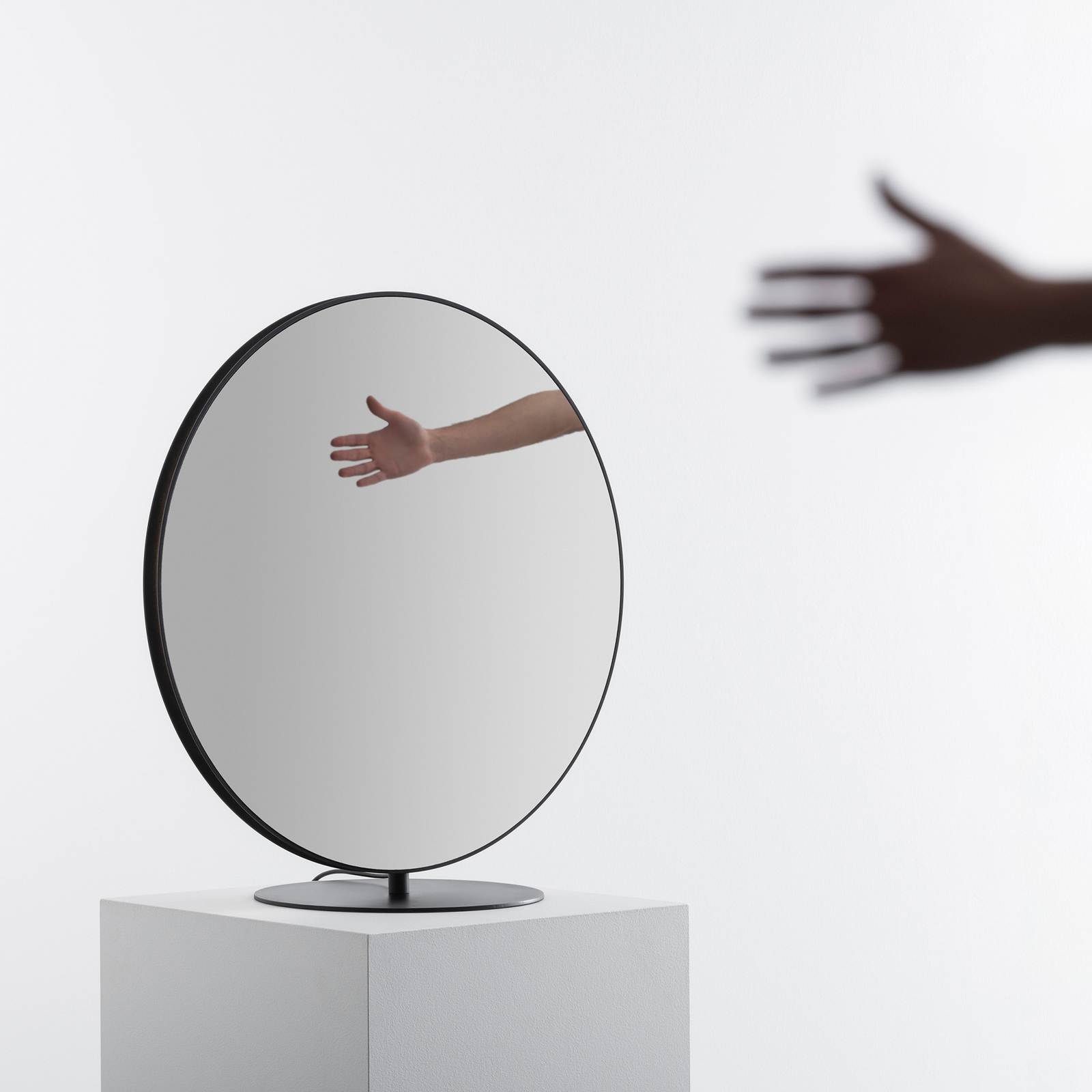 Artemide Se|eS espejo de pie LED negro altura 73cm
