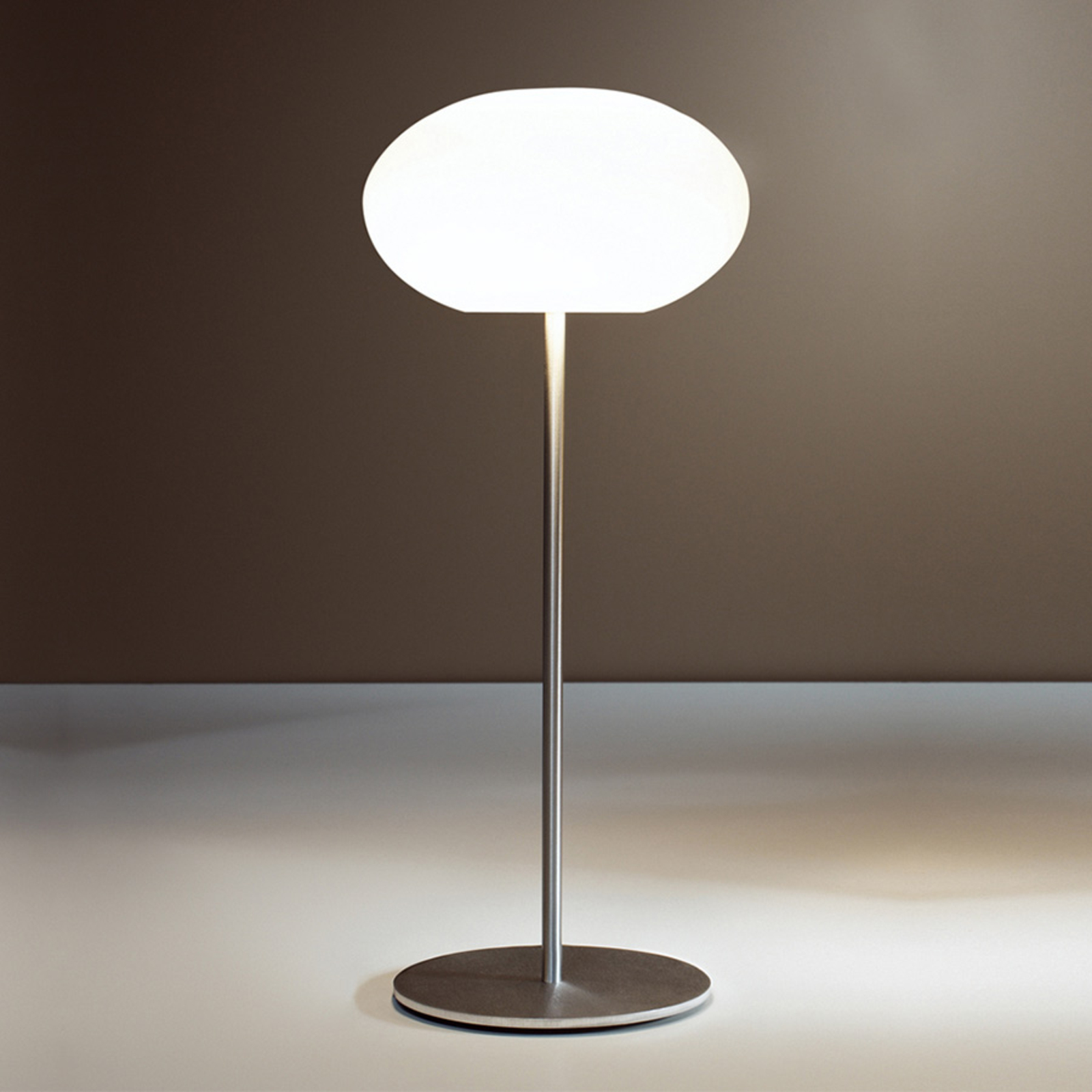 Casablanca Aih bordlampe, Ø 19 cm, blank hvid
