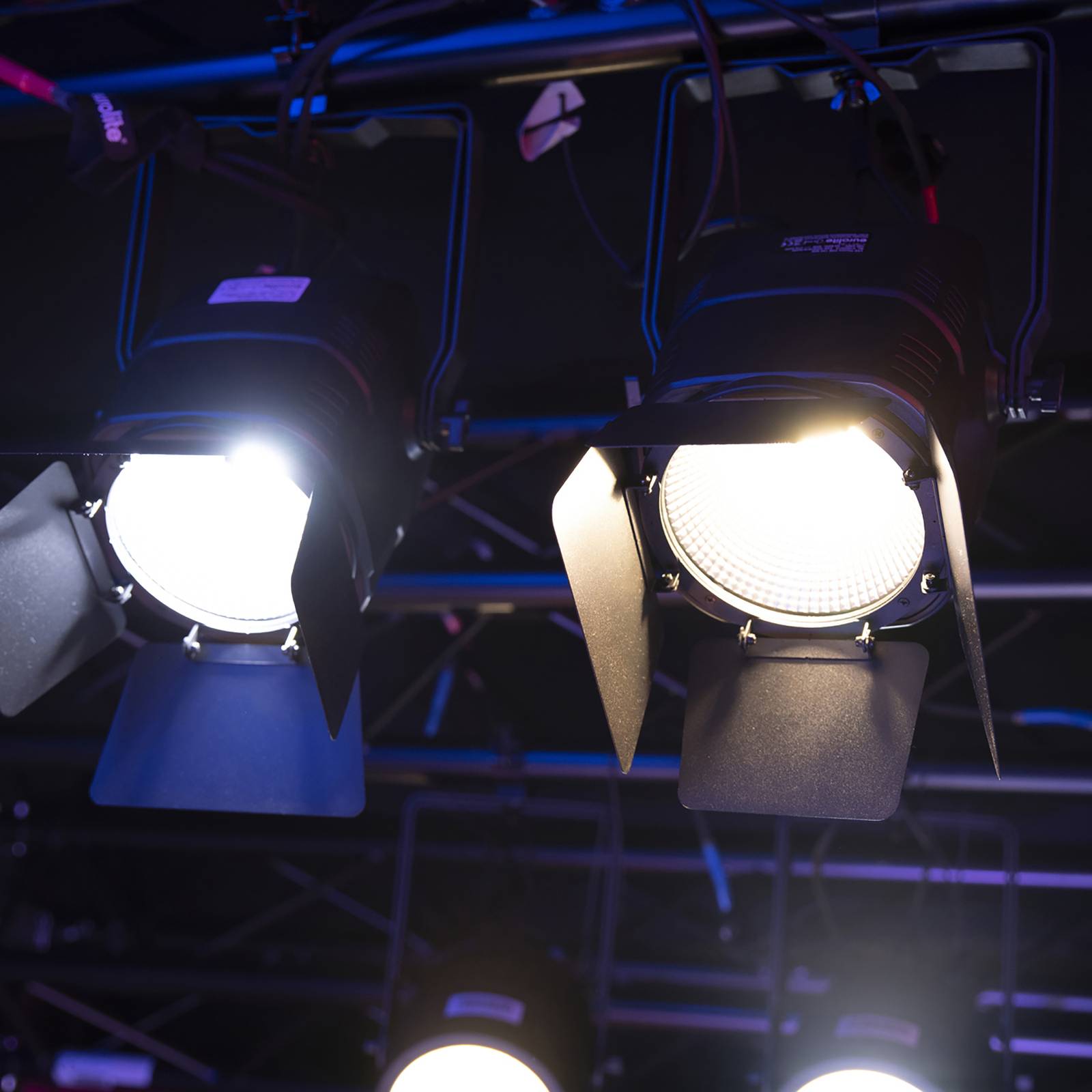 E-shop EUROLITE divadelné bodové LED svetlo 2500K – 5700K