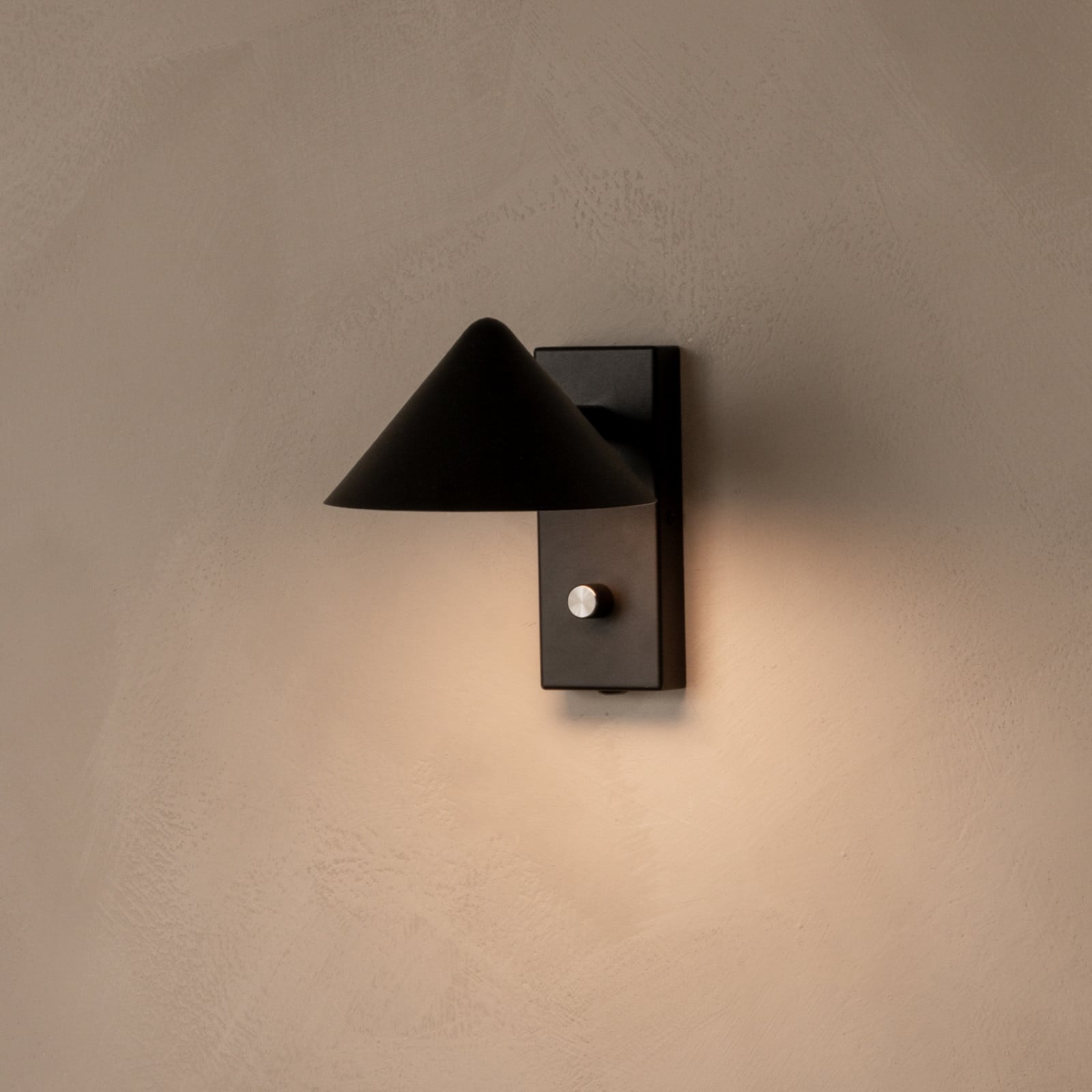 Kuro Wandlampe, schwarz, 16 cm, G9, Stecker Watt & Veke - Wohnzimmer - Design - Metall - Einflammig