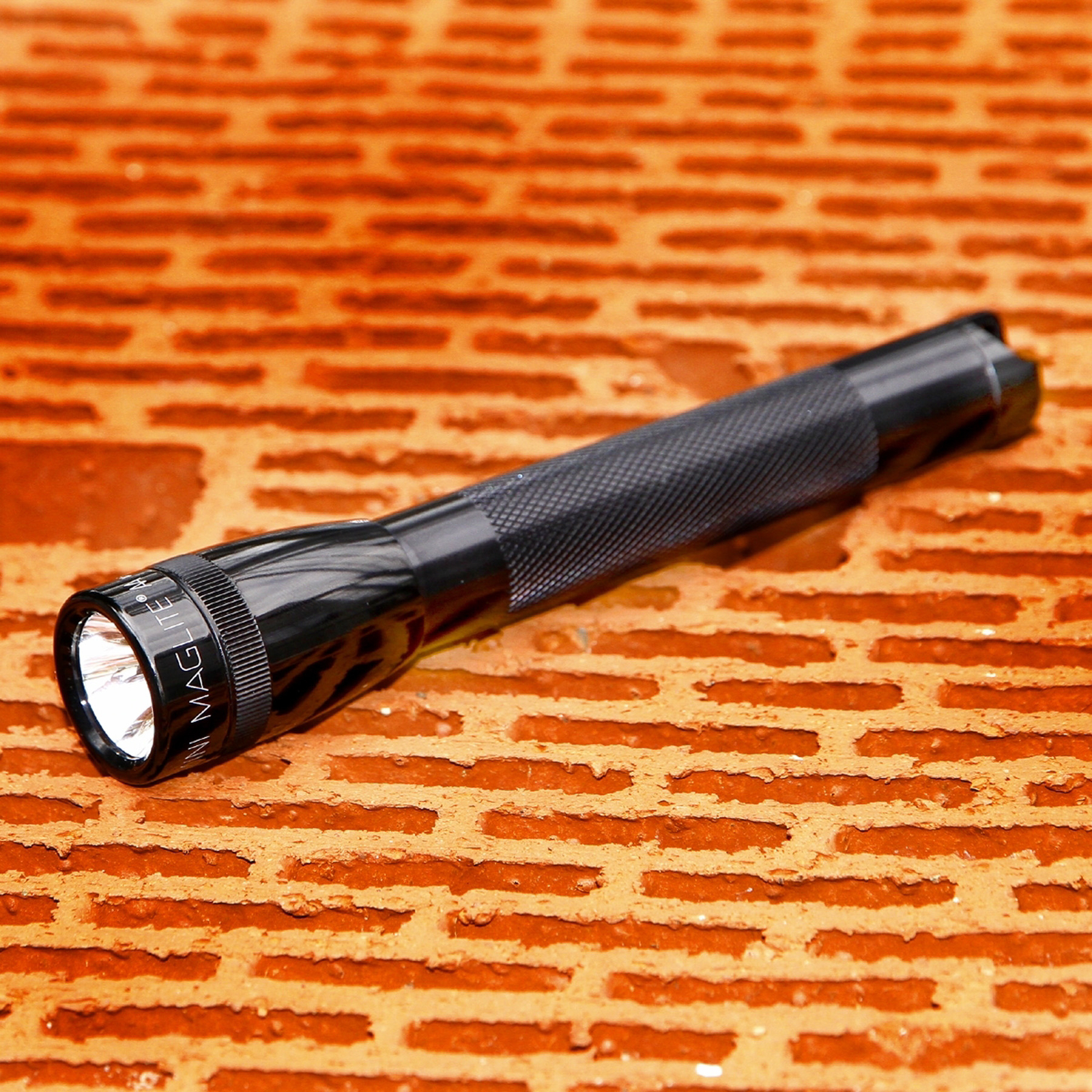 Maglite Xenon lommelygte Mini, 2-Cell AA, hylster, sort