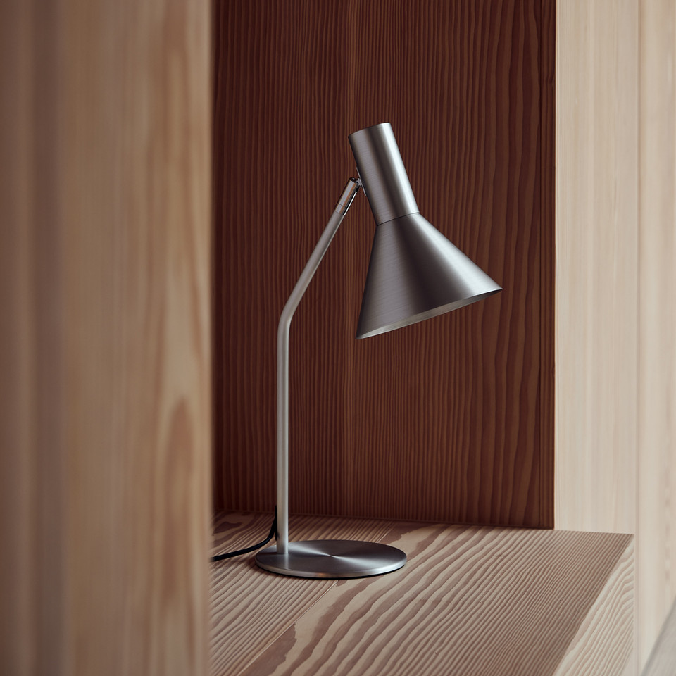 Frandsen Lyss bordslampa aluminiumfärgad, metallisk från Frandsen