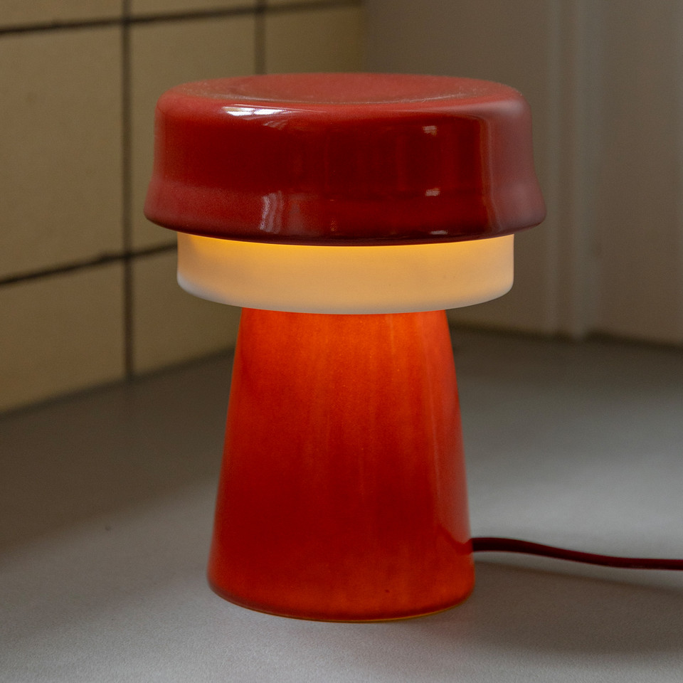 &Klevering Bordslampa, röd från &Klevering