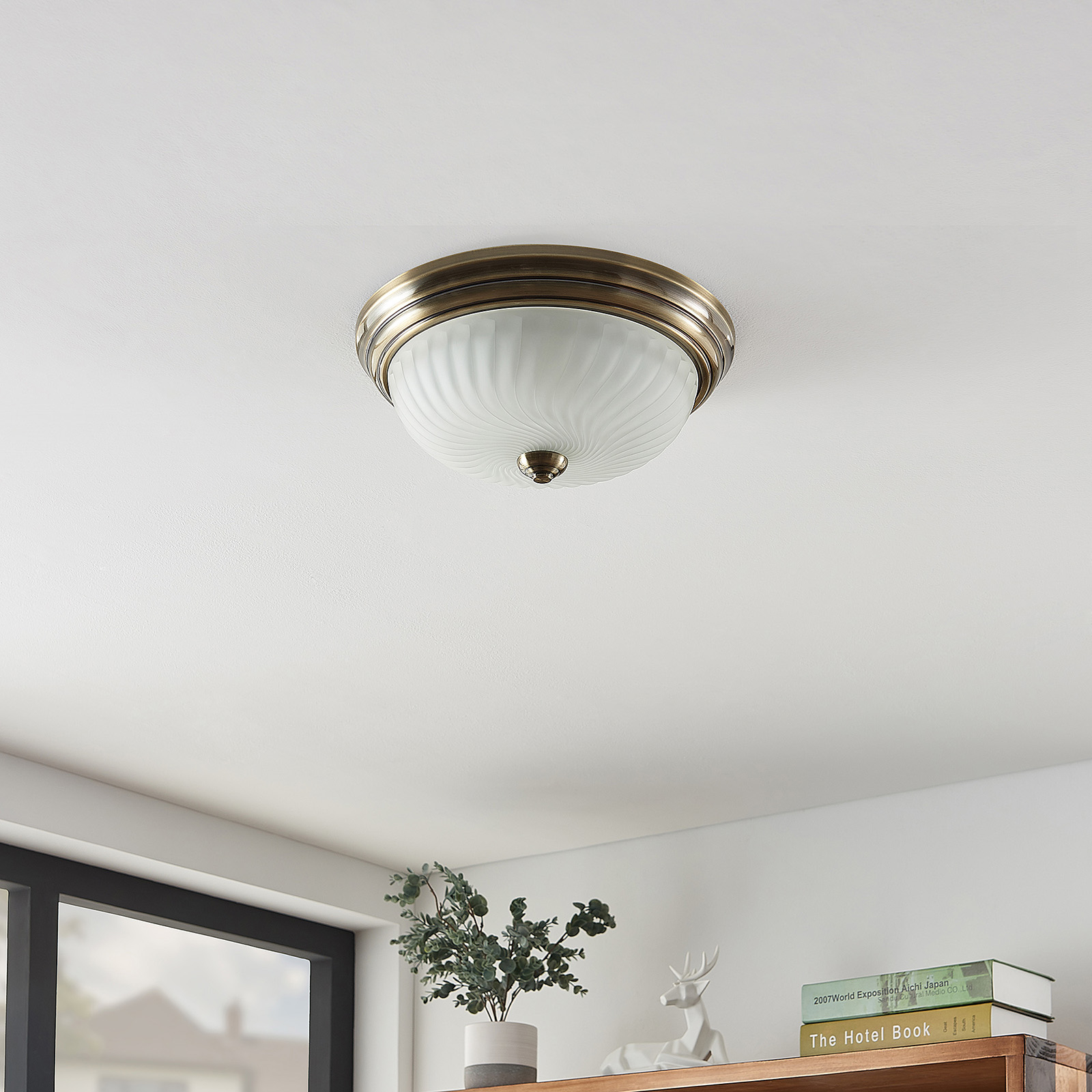 Lindby Pakka ceiling light, antique brass