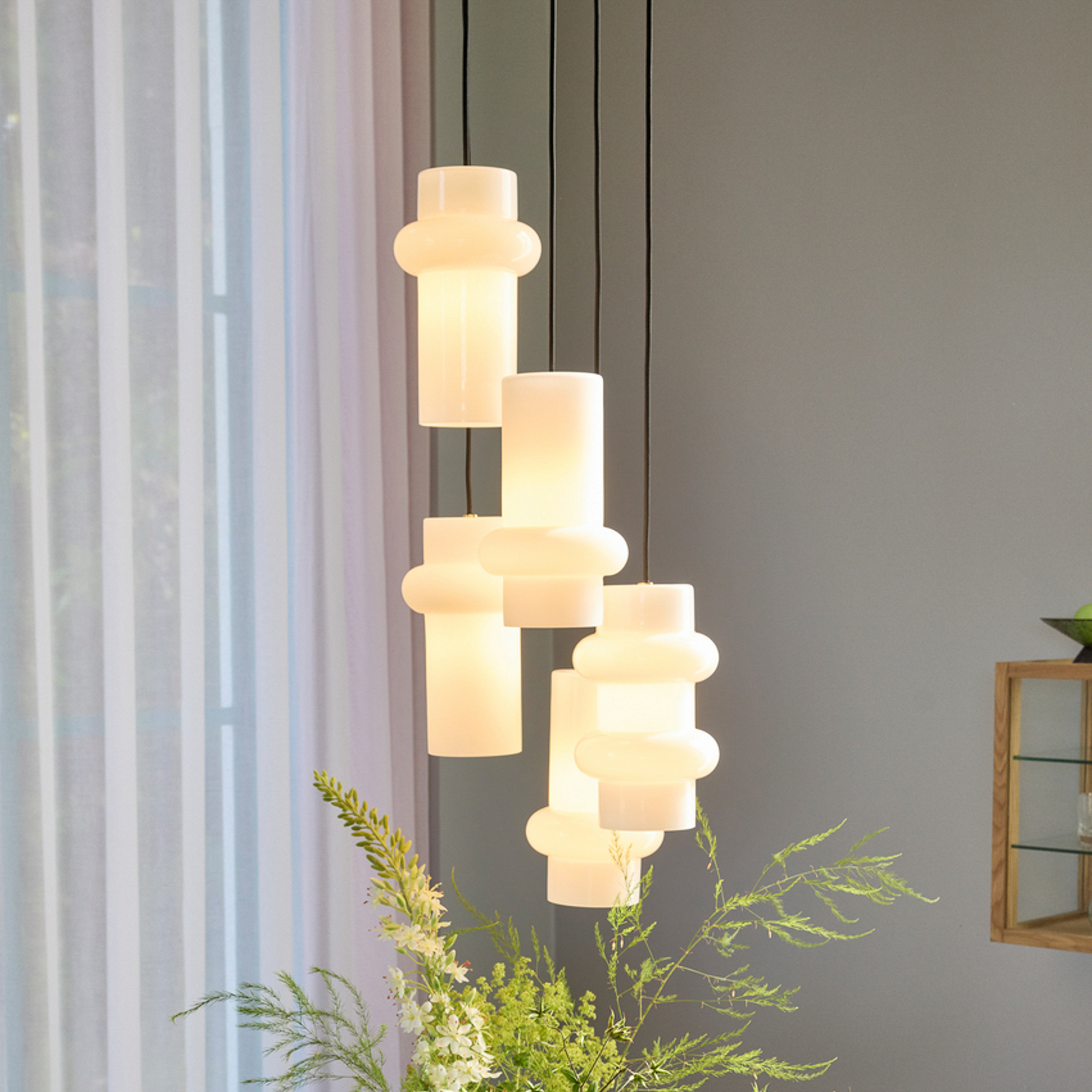 Pilule Up hänglampa, vit blank, Ø 15 cm – HÜBSCH