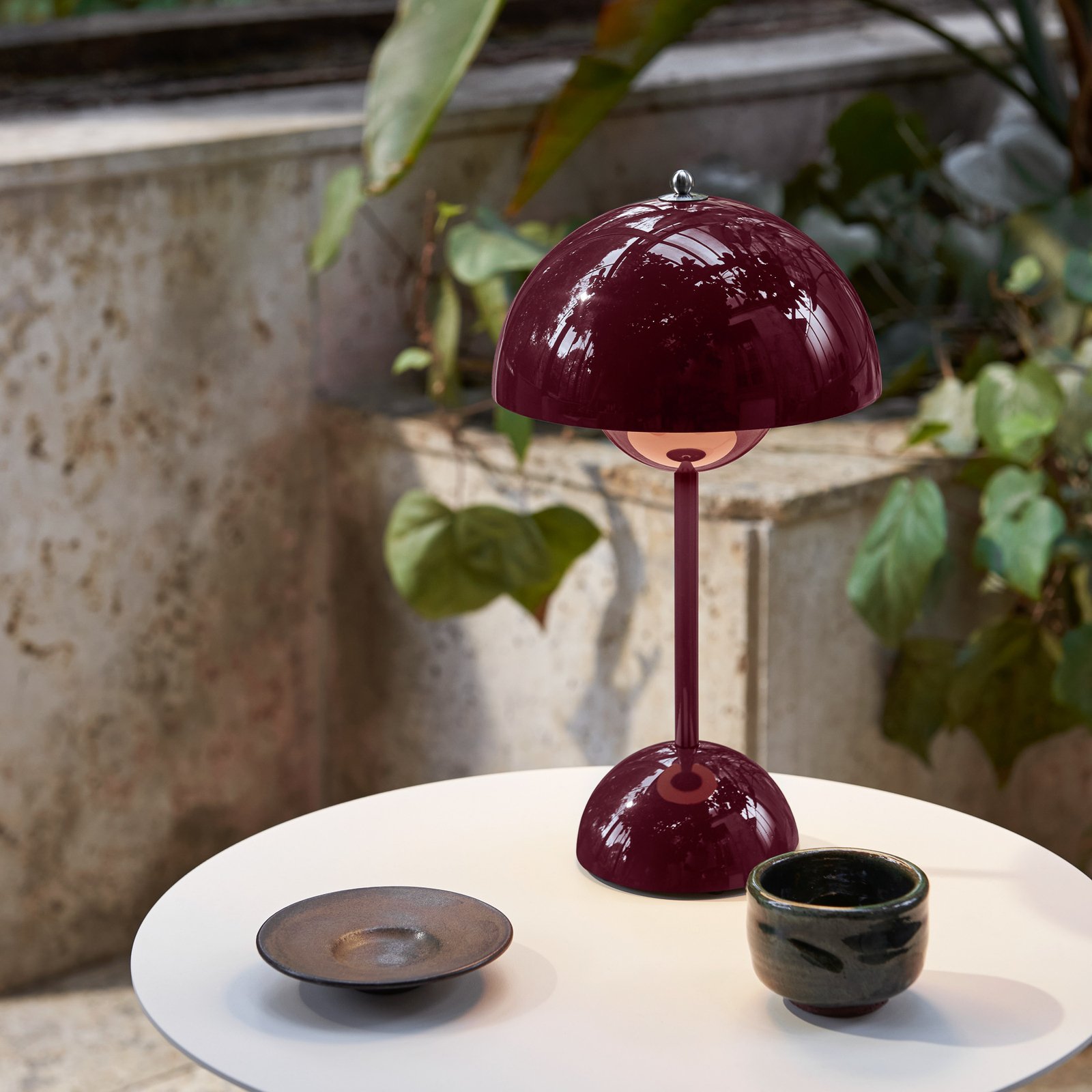&Tradition LED-uppladdningsbar bordslampa Flowerpot VP9, violett