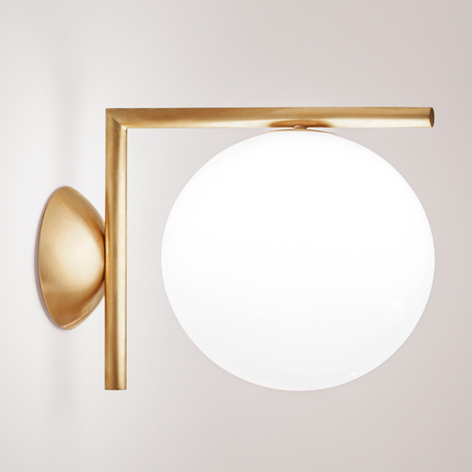IC C/W1 - vägglampa från FLOS, borstad mässing