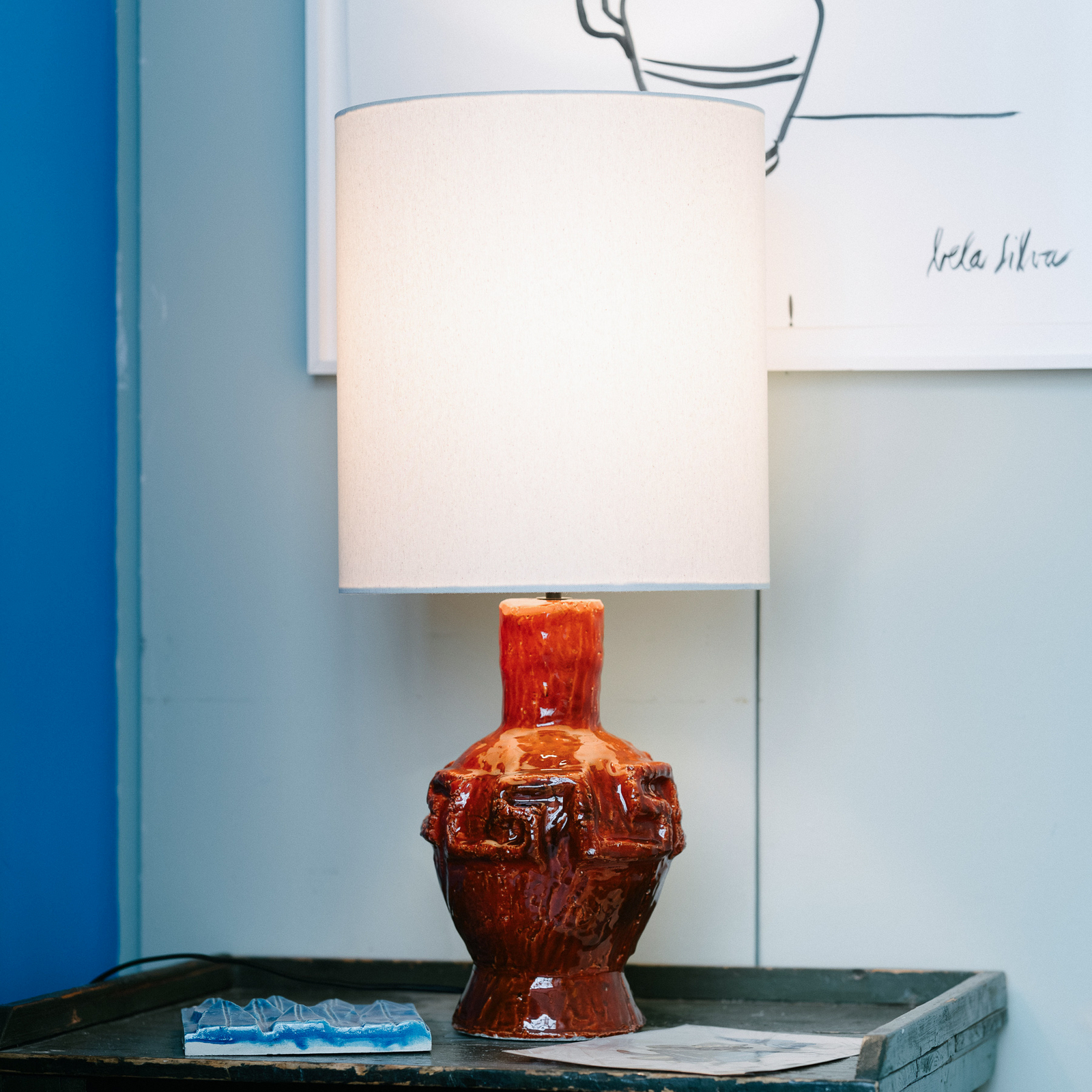 04 ORANGE LOOK AT ME bordlampe, keramik, orange/beige, højde 82 cm – Serax