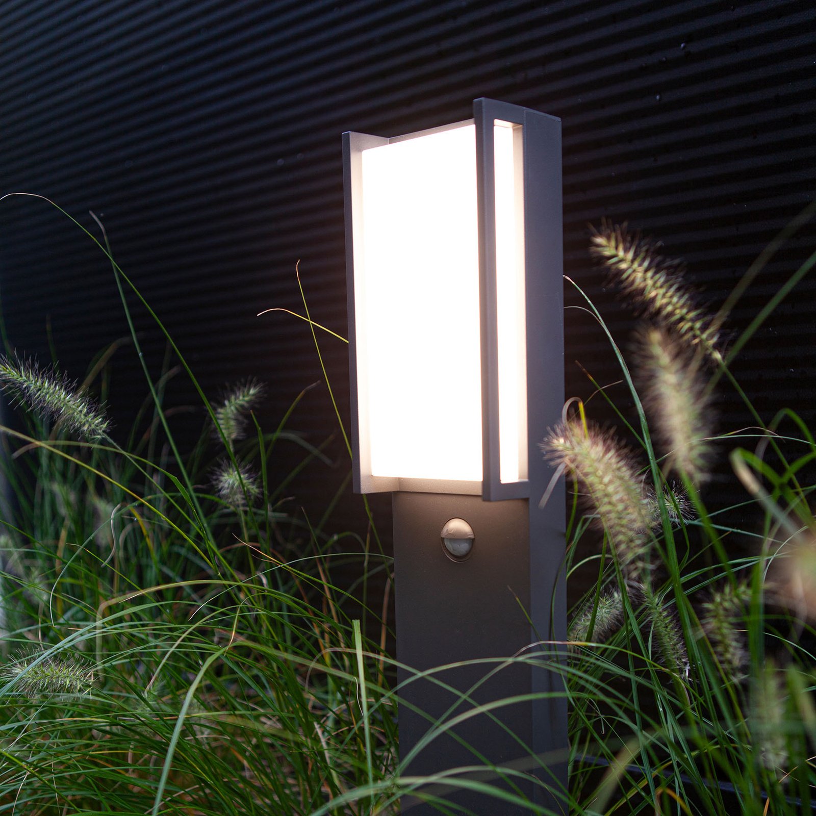 Lampione LED Qubo antracite, sensore movimento