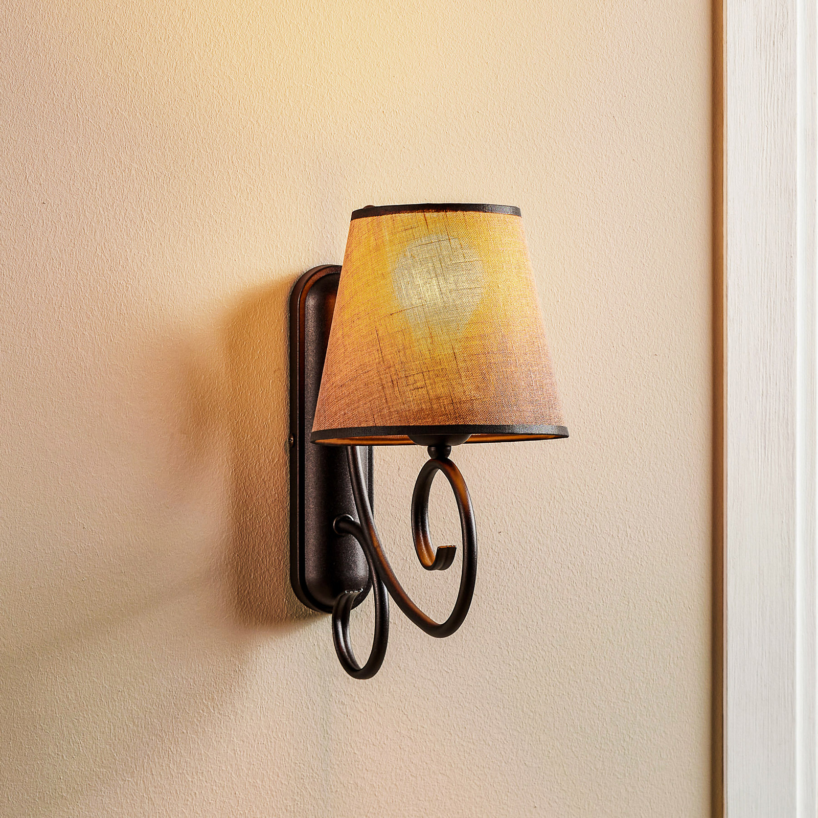 Lámpara de pared textil Midgrad, marrón