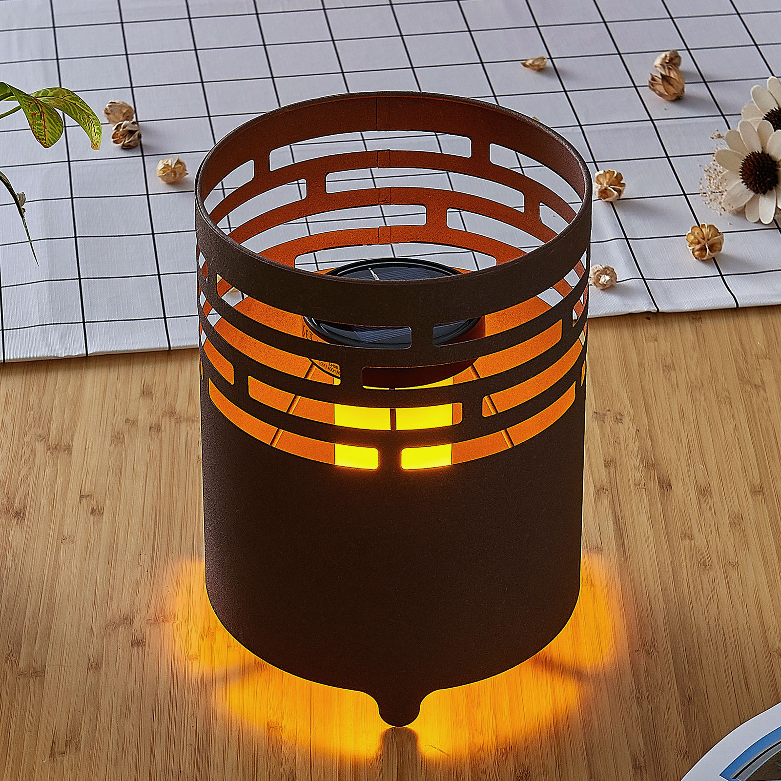 Lindby LED-solcelledekorlampe Silena med flakkende lys - solcellelampe - solare dekorasjonslampe - antikk metall
