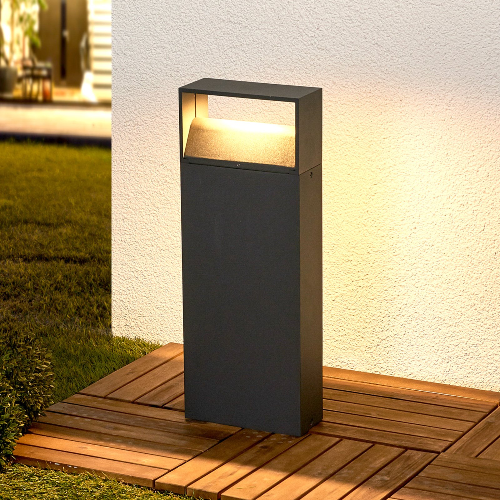 Lindby Kjella LED pillar light in dark grey, cast aluminium, glass, 7.4 W, energy efficiency: A+, W: 19 cm, H: 50 cm