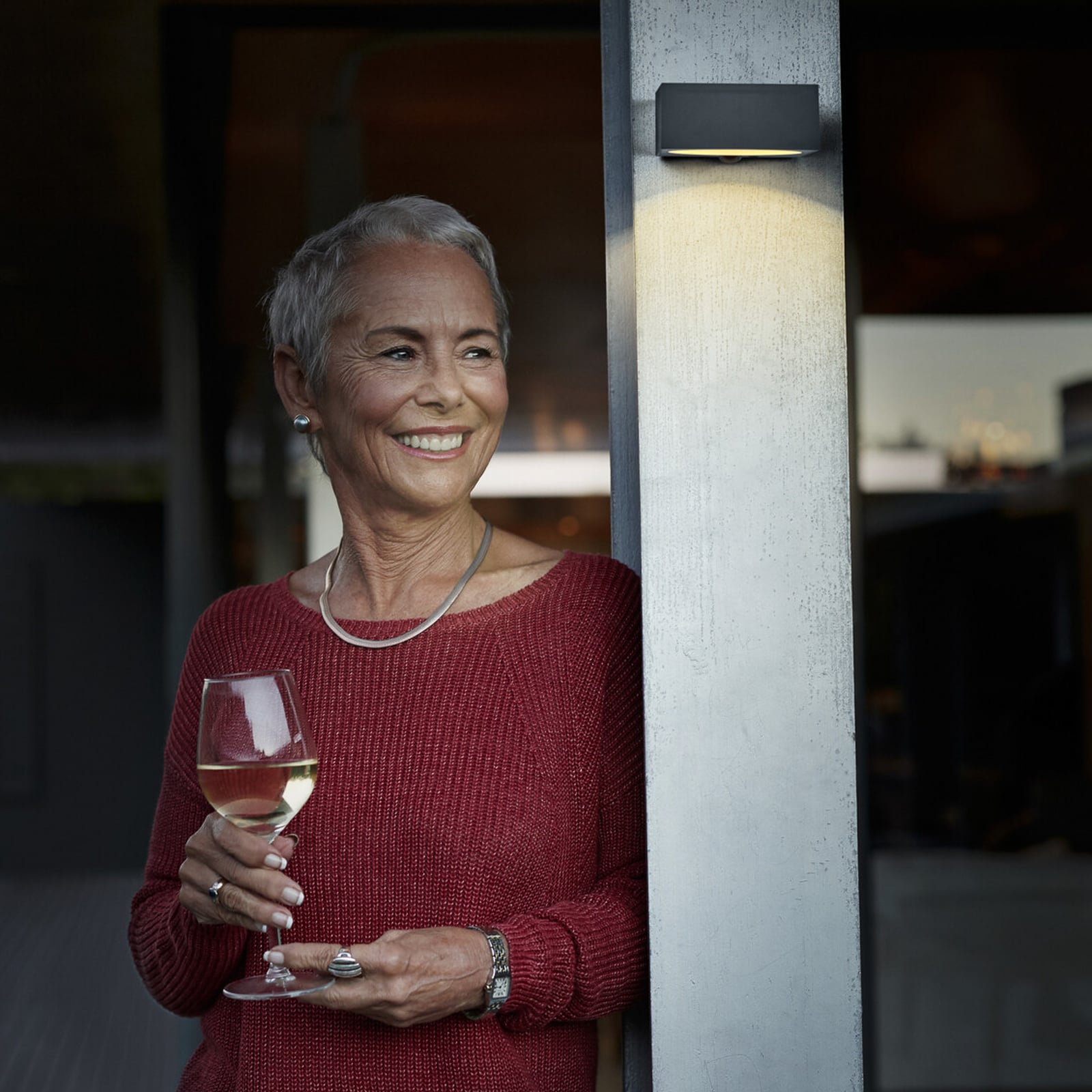 OSRAM ENDURA STYLE DOWN napelemes fali lámpa, szürke, érzékelő, IP65 OSRAM ENDURA STYLE DOWN napelemes fali lámpa, szürke, érzékelő, IP65