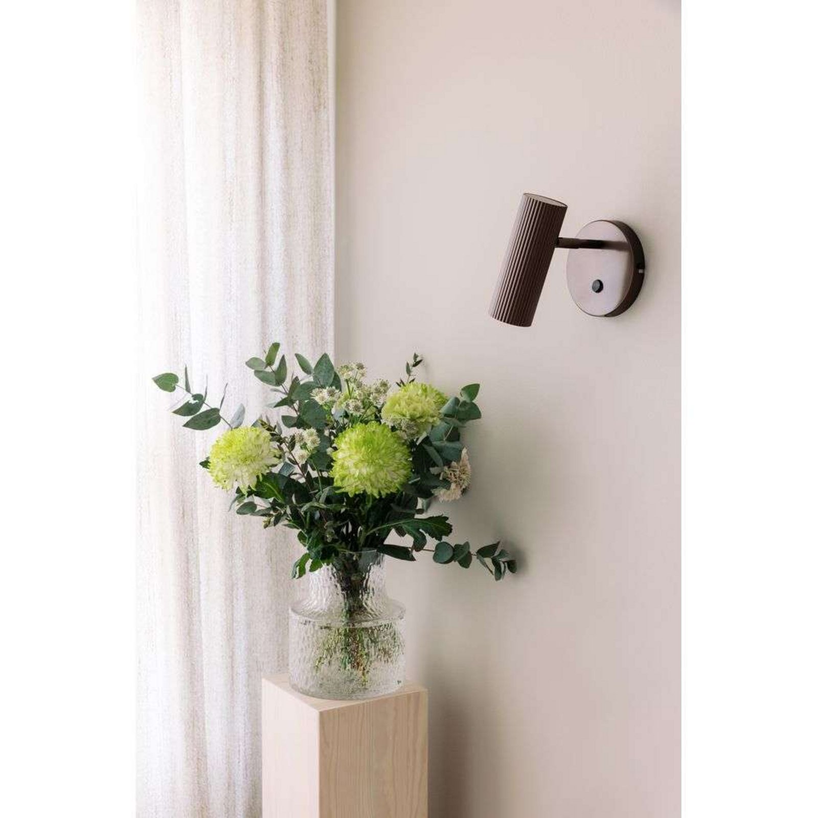 Hubble Stenska Svetilka Bronasta - Globen Lighting Hubble Stenska Svetilka Bronasta - Globen Lighting