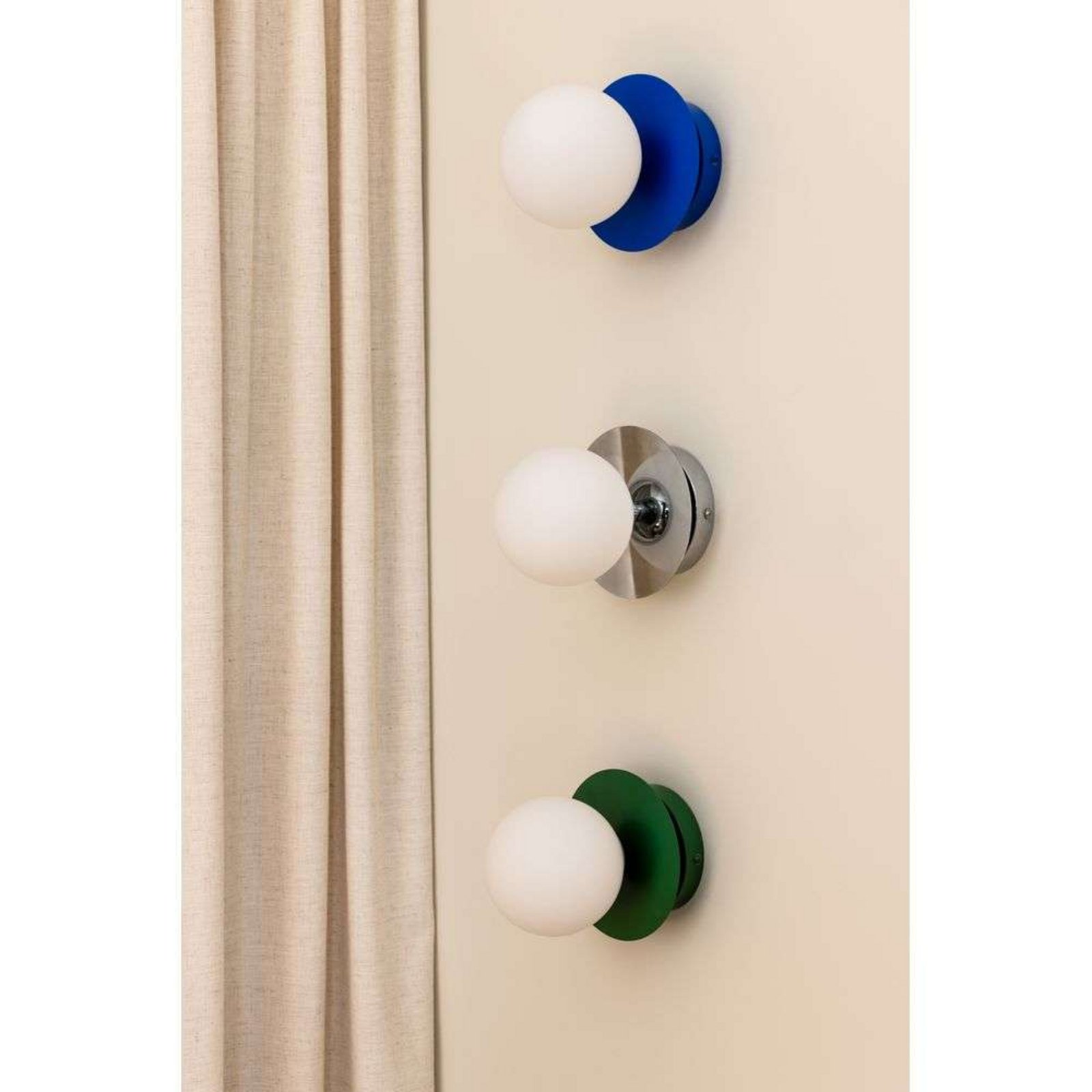 Globen Lighting Art Deco taklampe, IP44, krom/hvit Globen Lighting Art Deco taklampe, IP44, krom/hvit