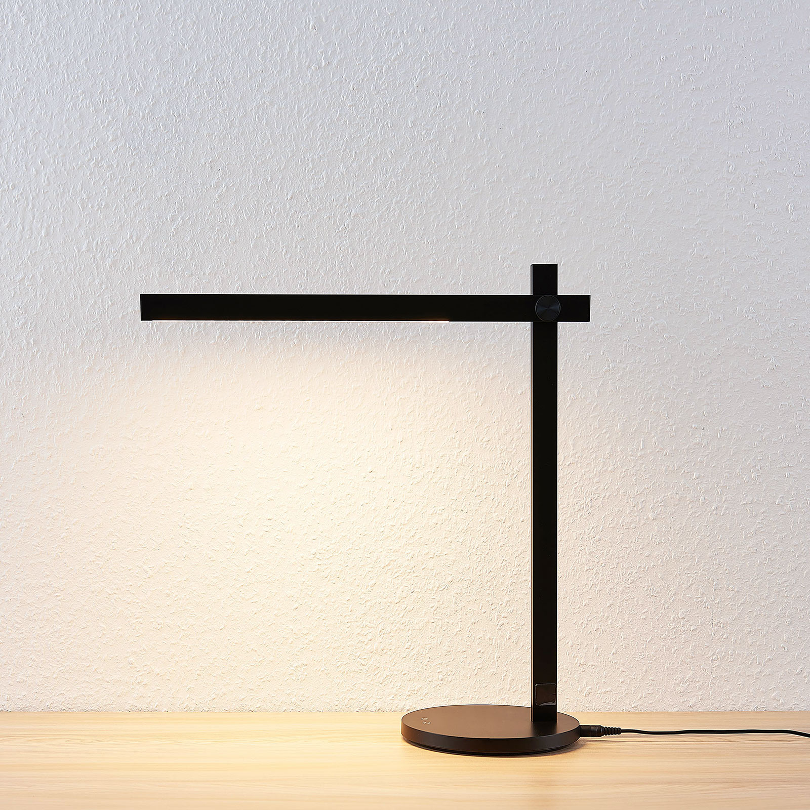 LED-skrivbordslampa Loretta, rätlinjig, svart