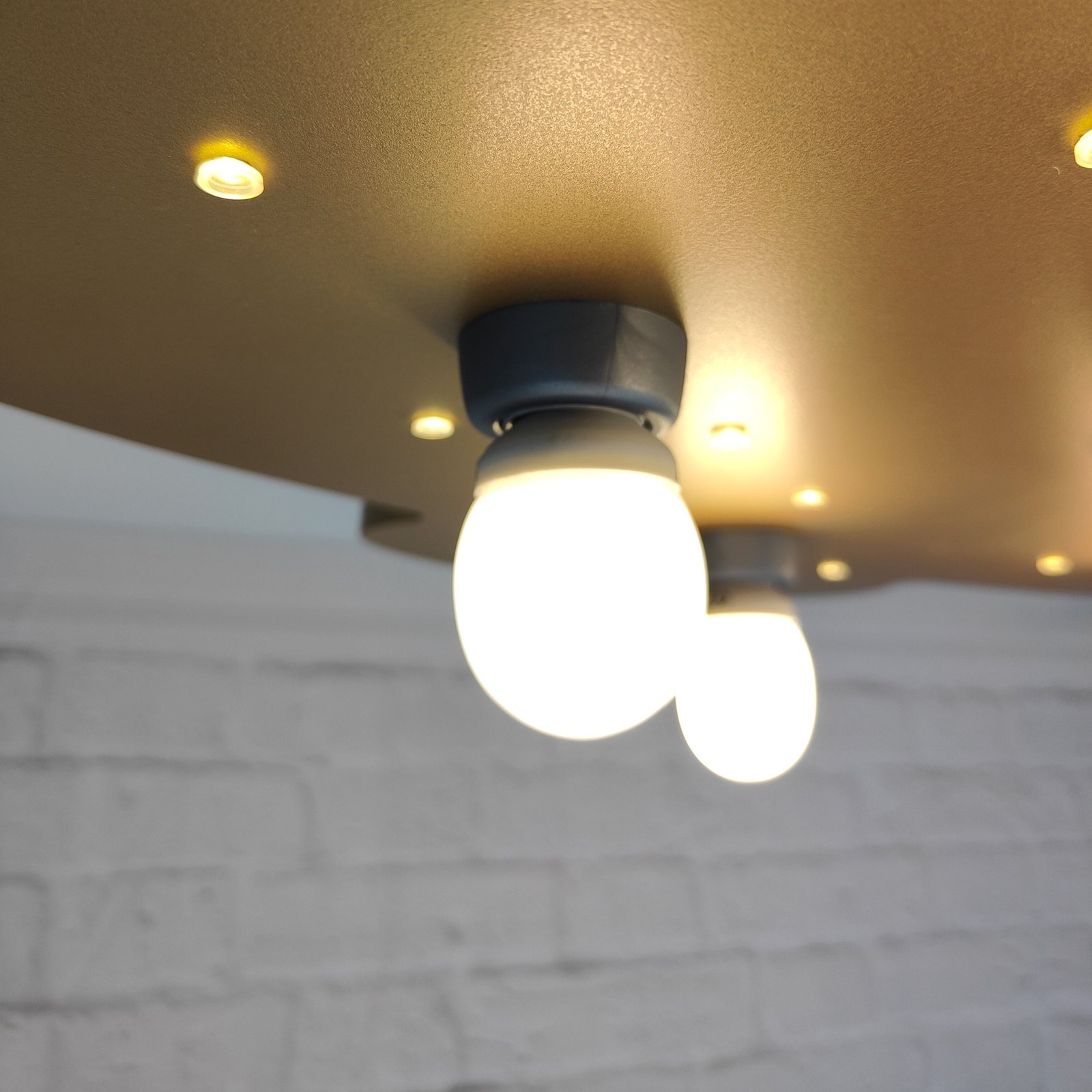 Cloud ceiling lamp, gold, 5-bulb 20 LED points