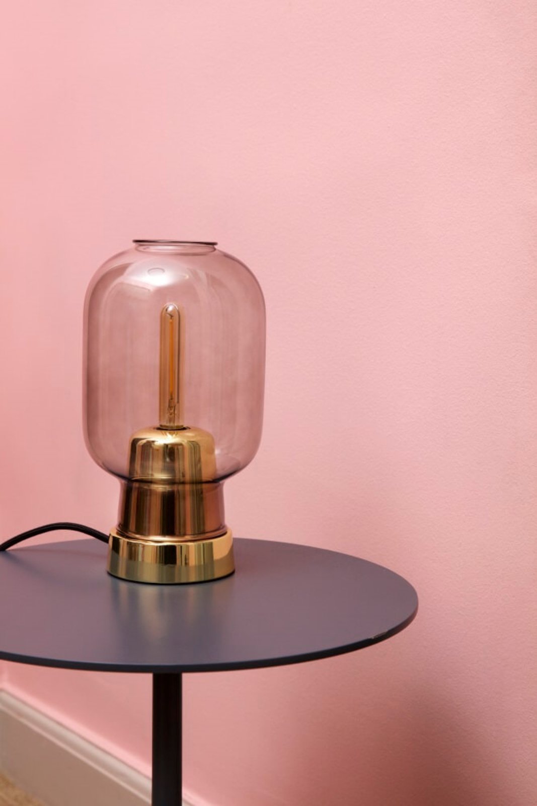 Amp Stolní Lampa Smoke/Brass - Normann Copenhagen