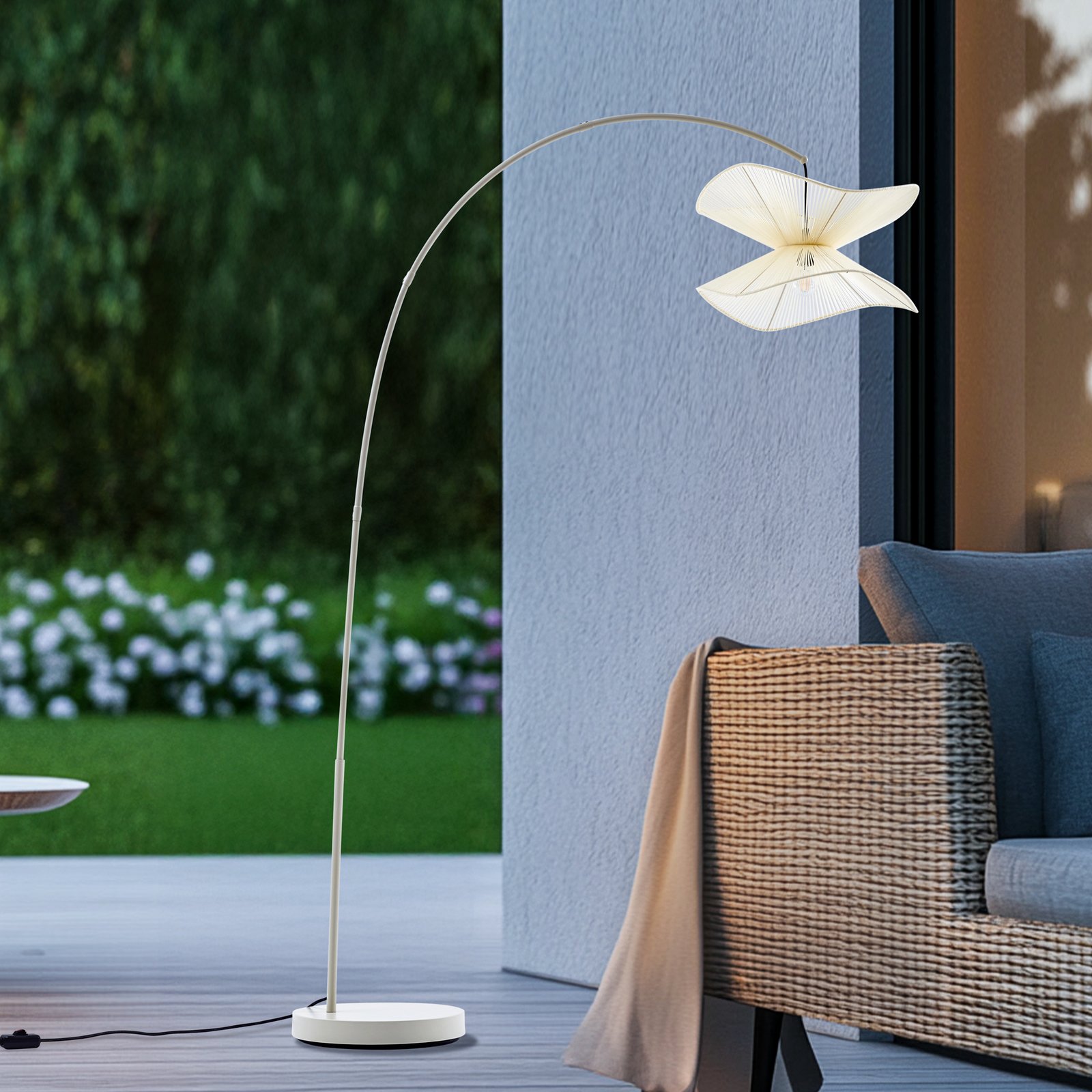 Lindby Außenstehlampe Valdorin, beige, 199 cm, IP44