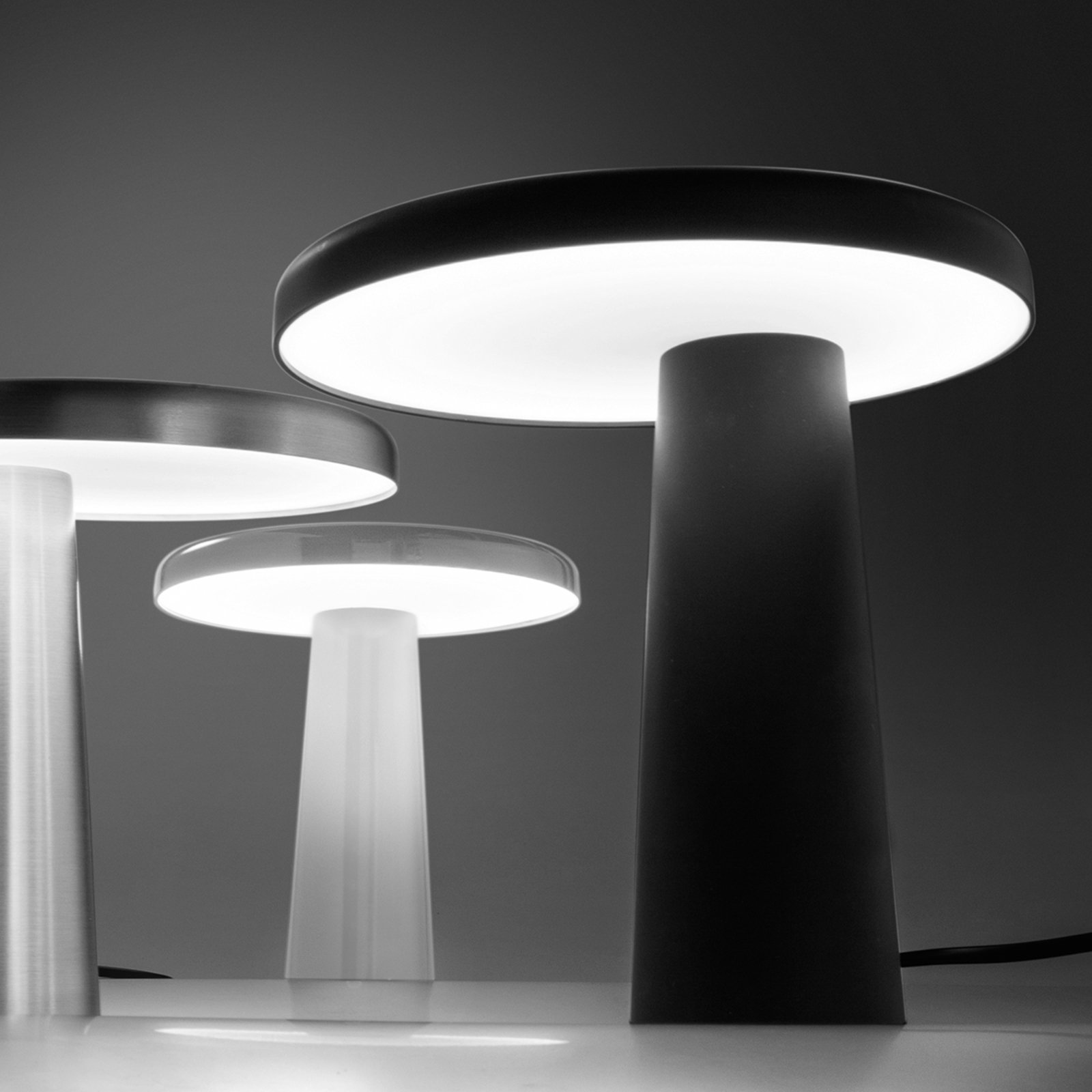 "Martinelli Luce Hoop" - juodos spalvos LED stalinis šviestuvas