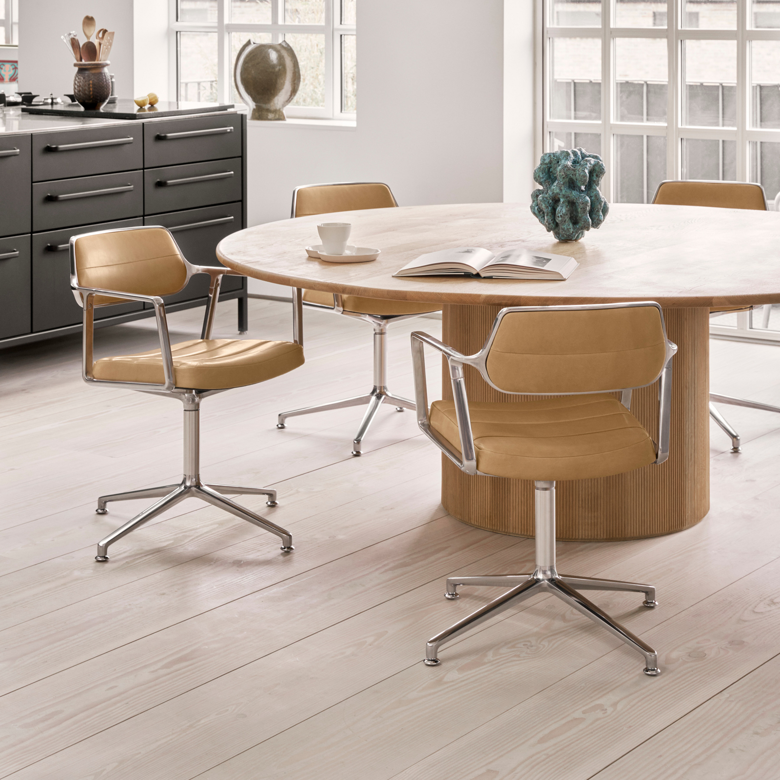 Vipp453 Swivel irodai szék, barna, bőr/alumínium – Vipp Vipp453 Swivel irodai szék, barna, bőr/alumínium – Vipp