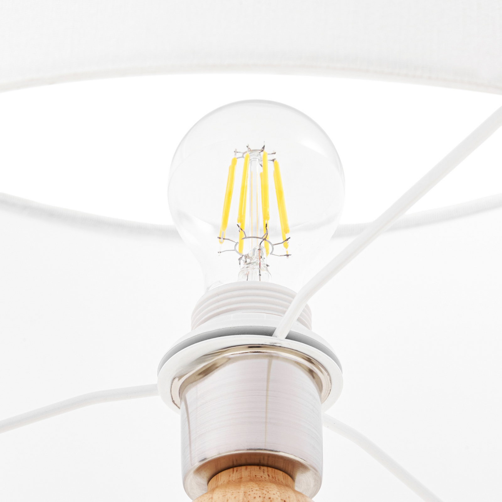 Lampe sur pied Karlie, blanc, bois, hauteur 155 cm, E27 - Lucande Lampe sur pied Karlie, blanc, bois, hauteur 155 cm, E27 - Lucande