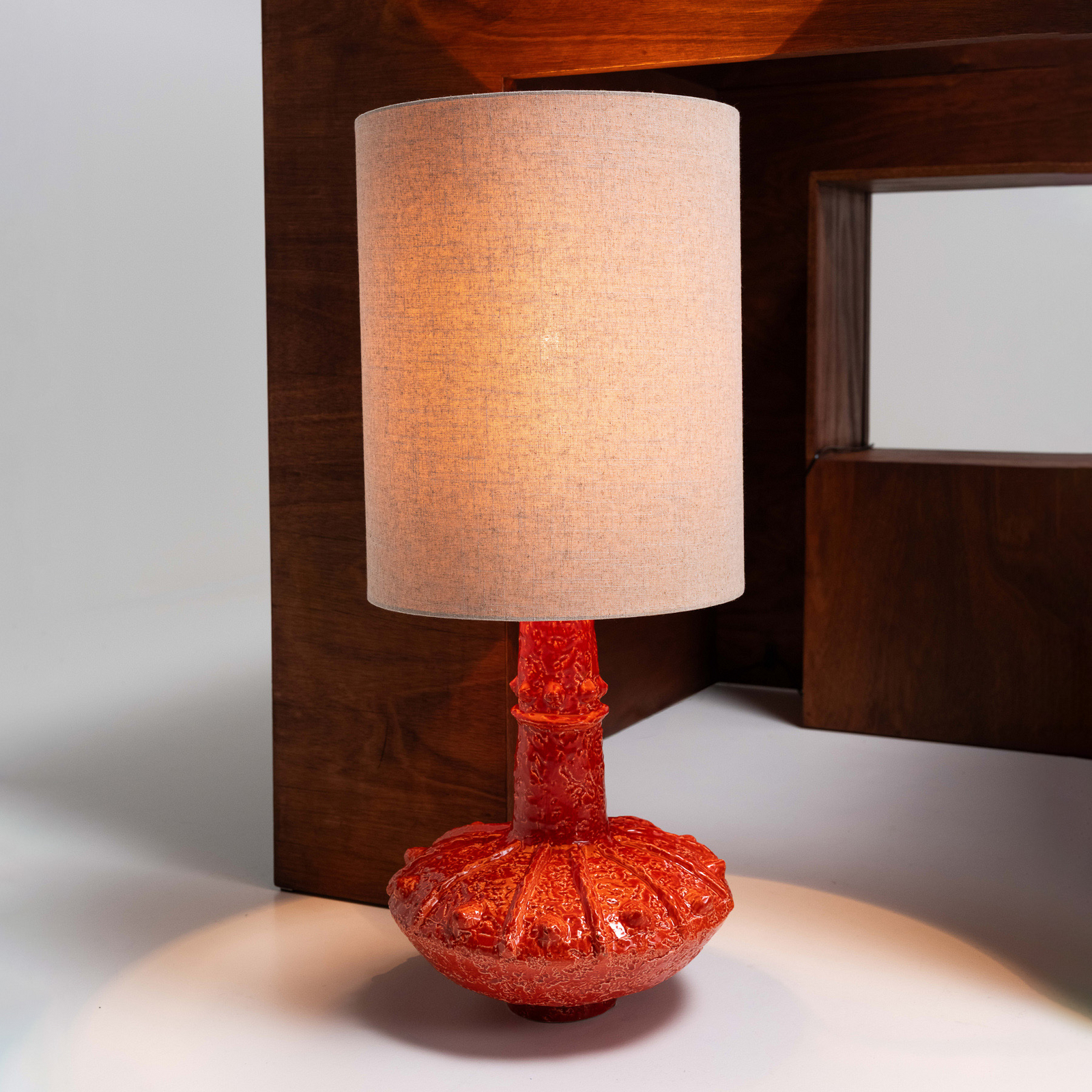 ORANGE GEORGIA bordlampe, steingods, tekstil, høyde 97 cm – Serax