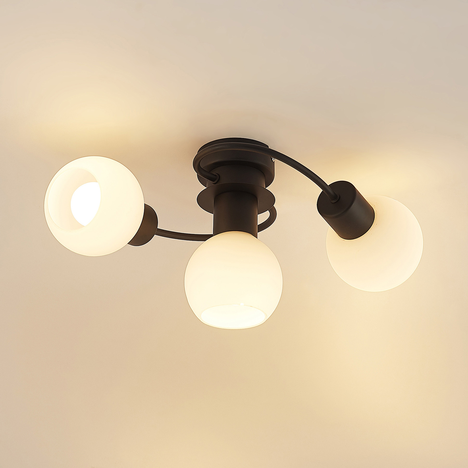 Lindby plafondlamp Ciala, 3-lamps, zwart wit