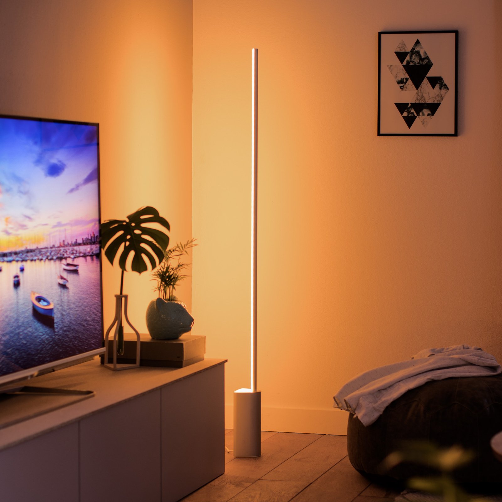 Signe Hue Gradiant Stehleuchte weiß, dimmbar - Philips Hue
