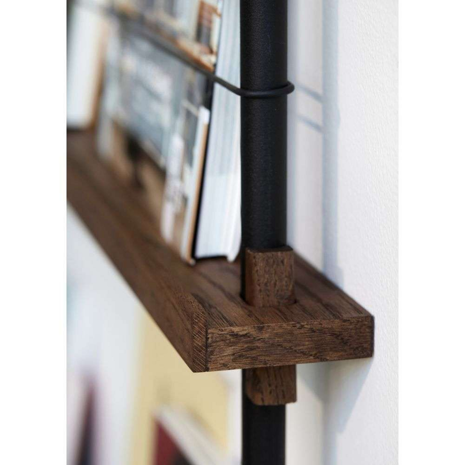 Magazine Shelving Smoked Oak/Black - Moebe