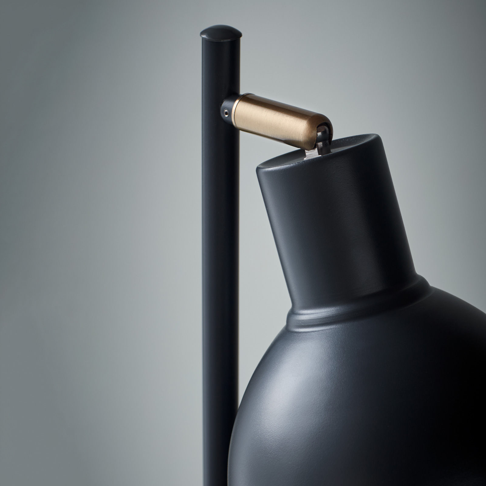 Stehleuchte Pop in zierlichem Design