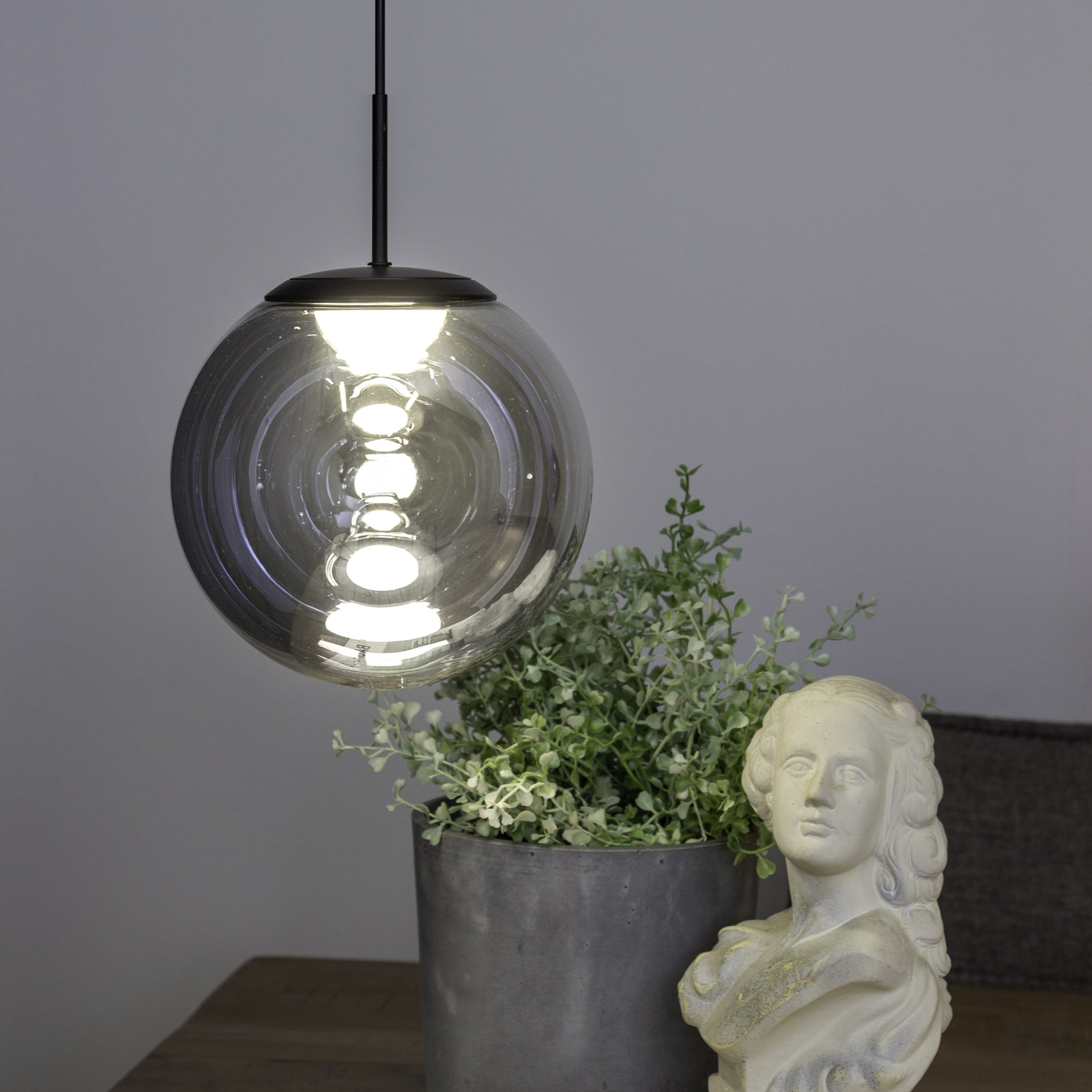 LED pendant light Altaïr, silver-coloured, Ø 15 cm, glass 3,000 K