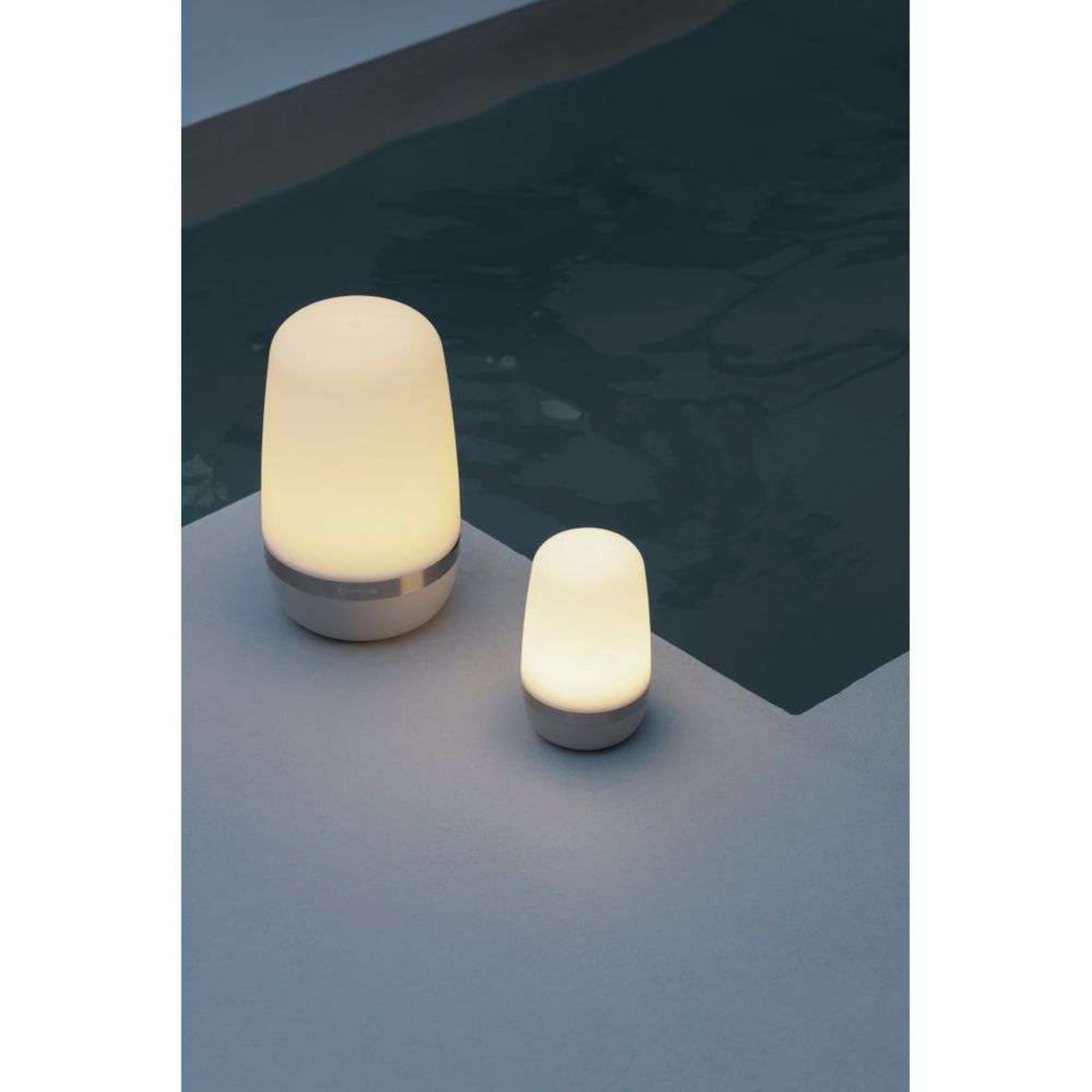 Spirit Portable Udendørslampe M Platinum Gray Blomus - Terrasse - Plastik
