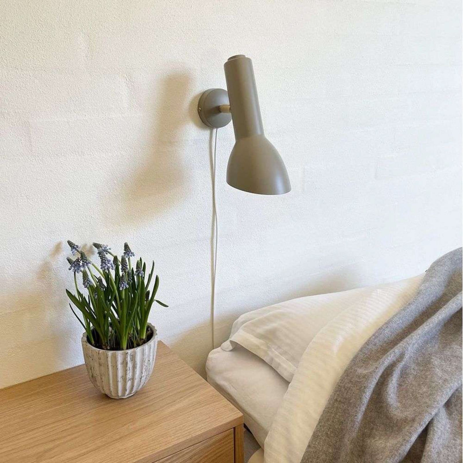 Oblique V&auml;gglampa Brass/Sand CPH Lighting - Vardagsrum - Aluminium