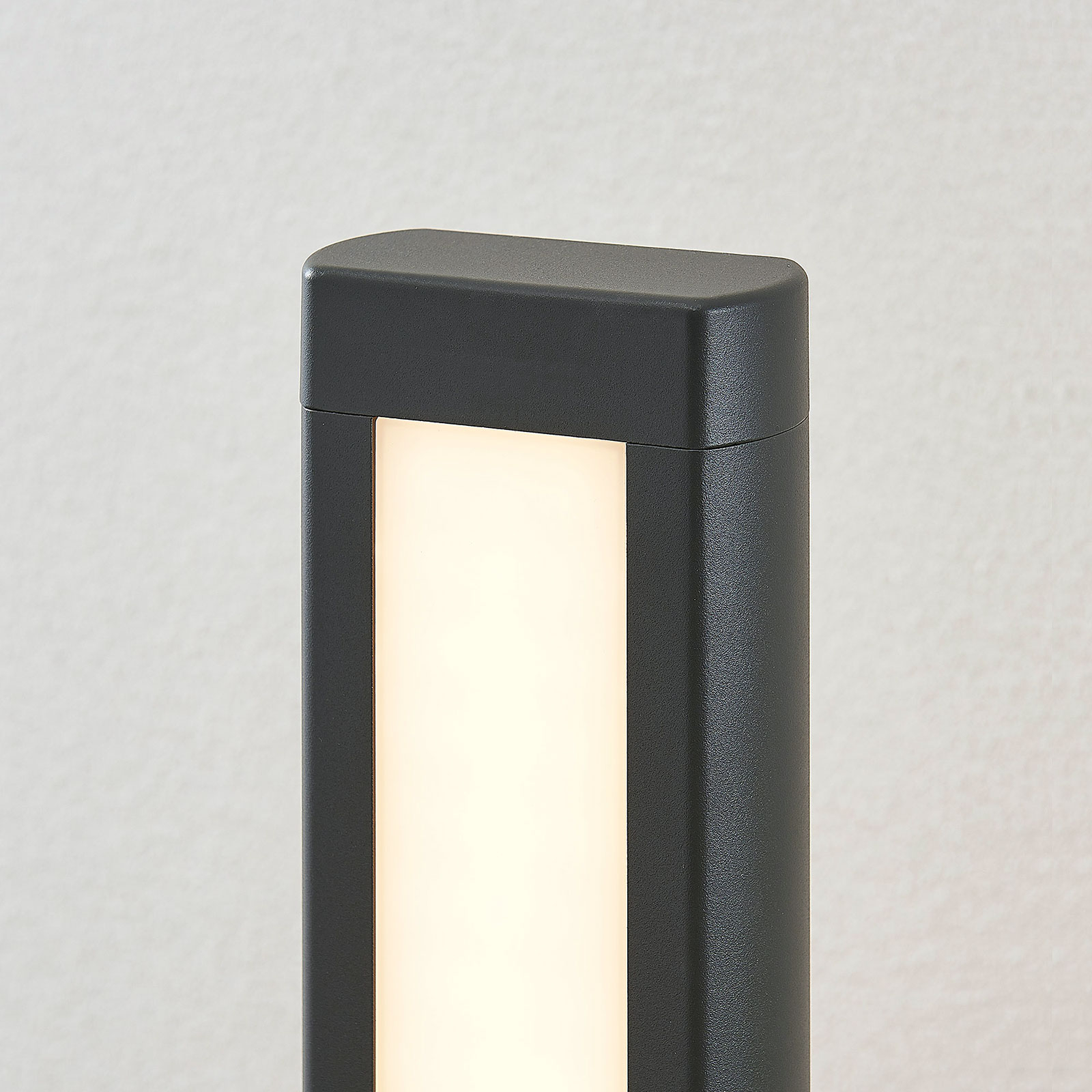 LED-gatelampe Mhairi, kantet, mørk grå, 100 cm