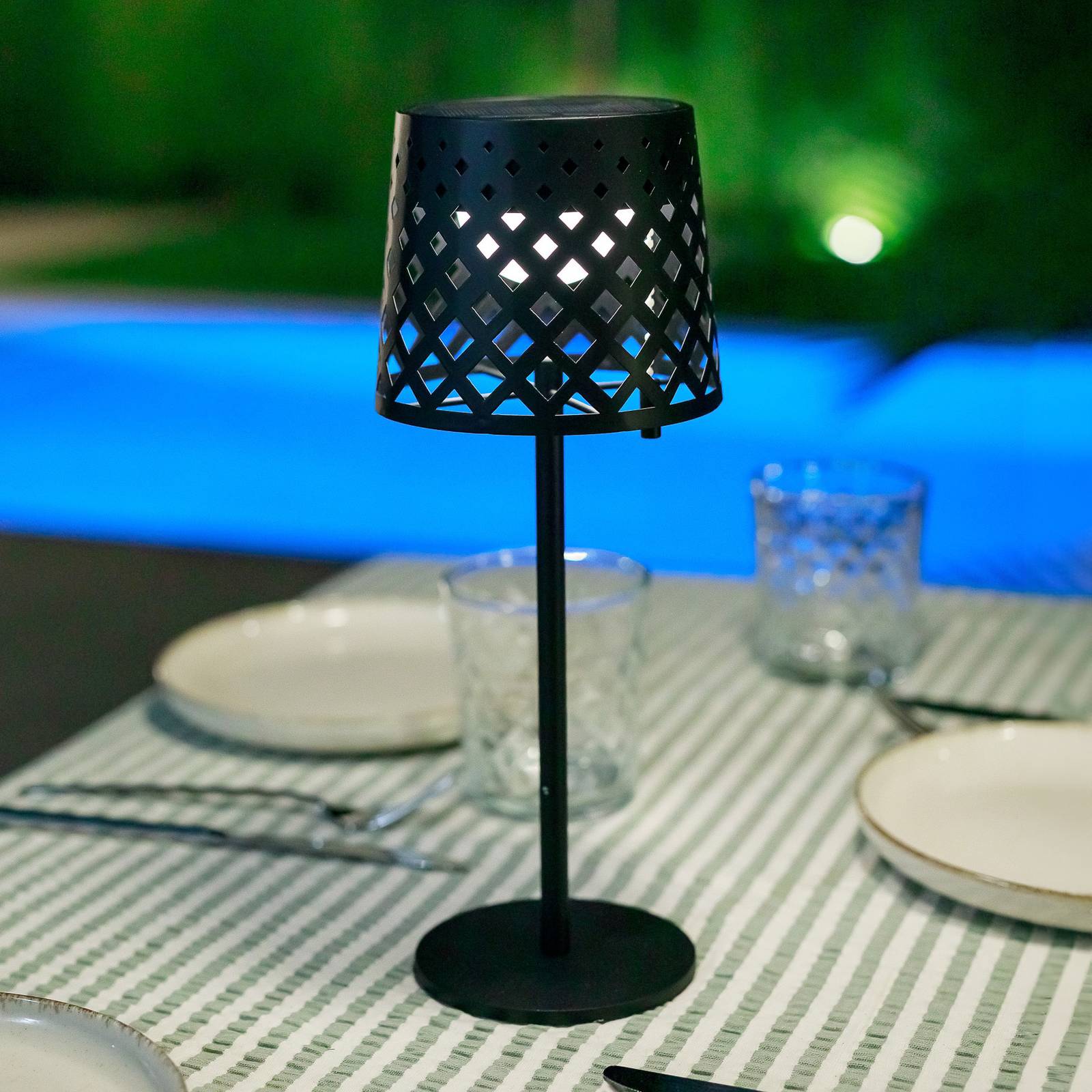 Newgarden lampe de table LED solaire Gretita noir métal