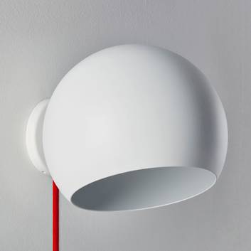 Nyta Tilt Globe Wall Short kinkiet, kabel czerwony