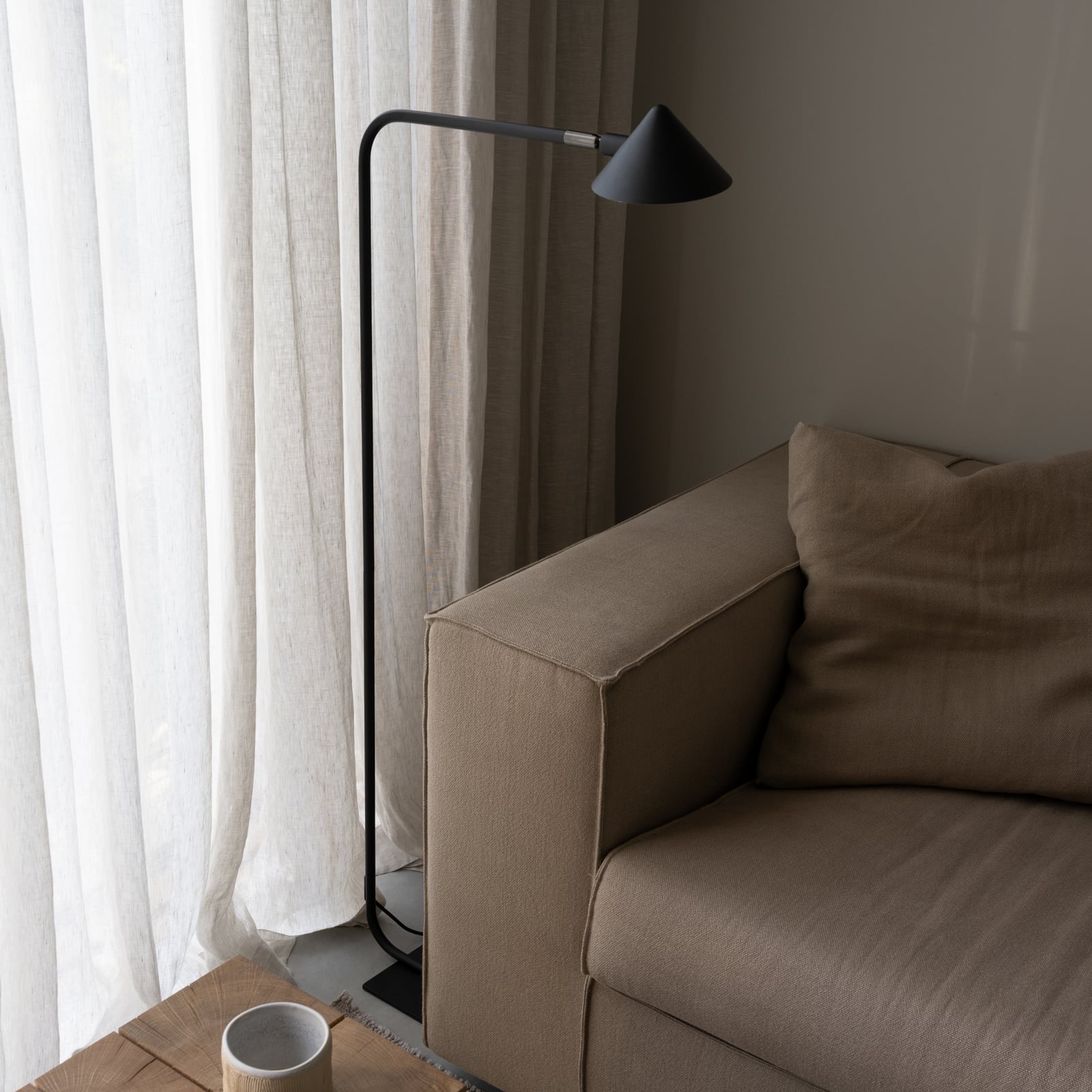 Podna lampa Kuro, crna, visina 120 cm, G9, prigušiva – Watt &amp; Veke