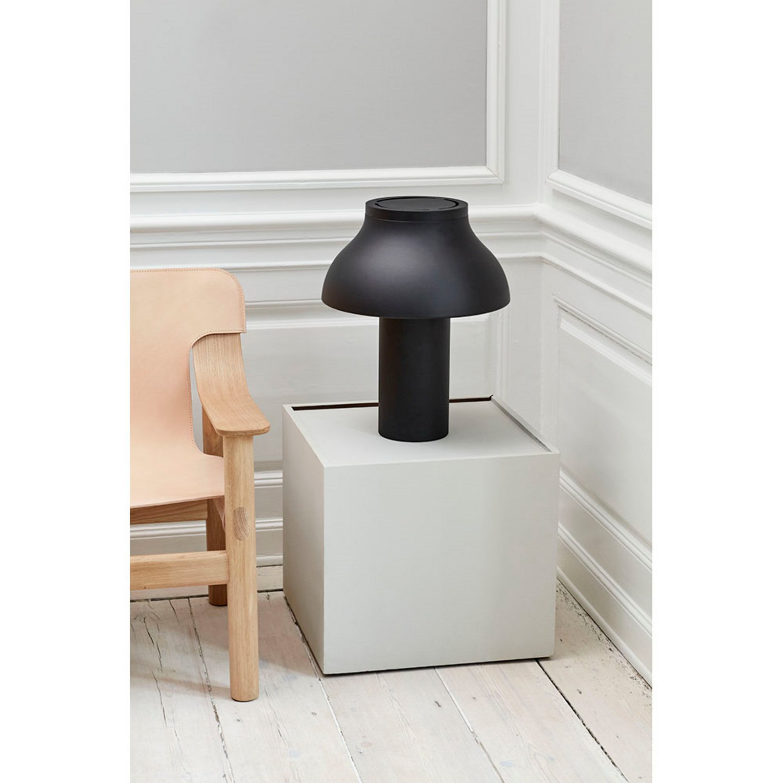 PC Table Lamp L Soft Black/Alu - HAY