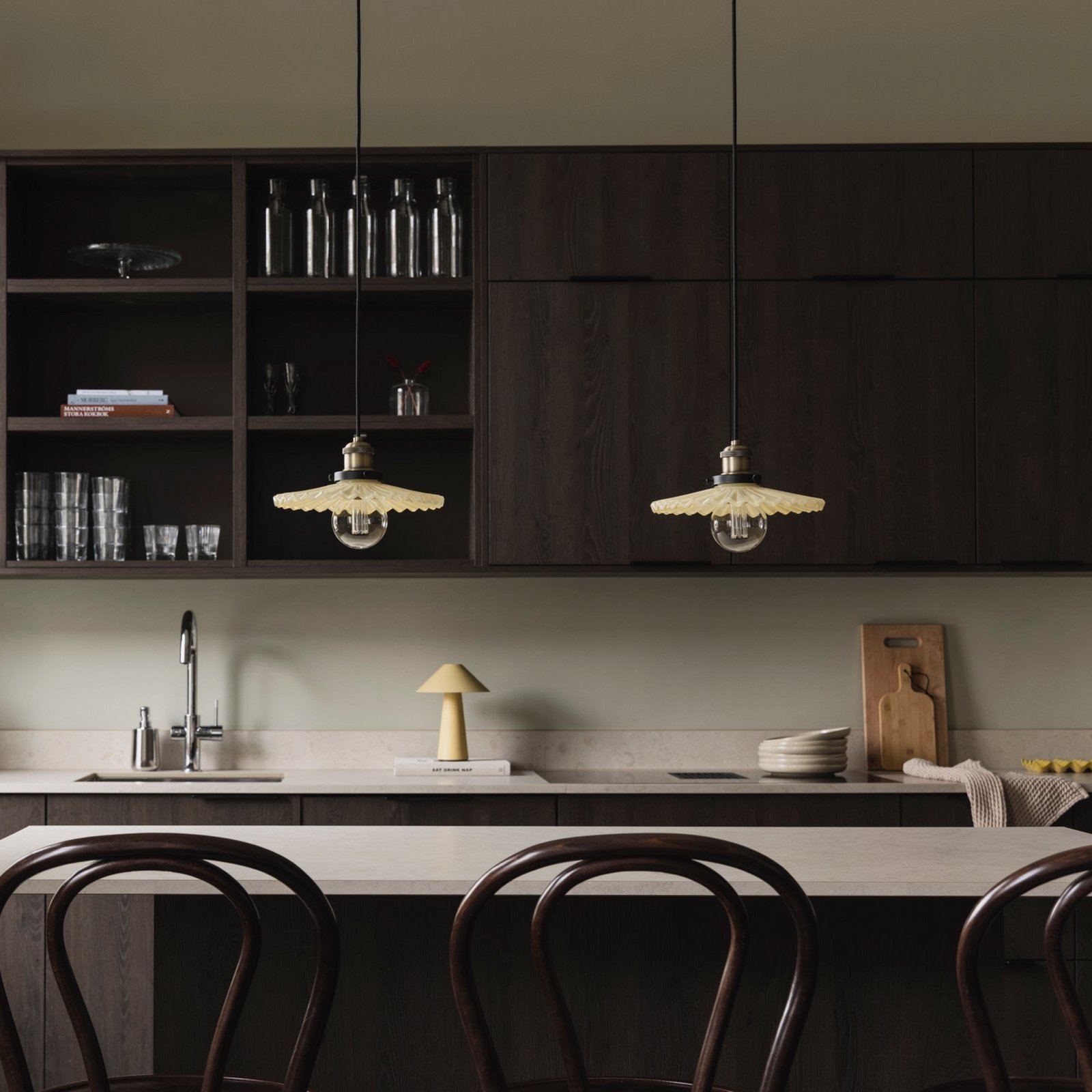 Globen Lighting piekaramā lampa COBBLER, krēmkrāsas/vecā misiņa Ø 25 cm