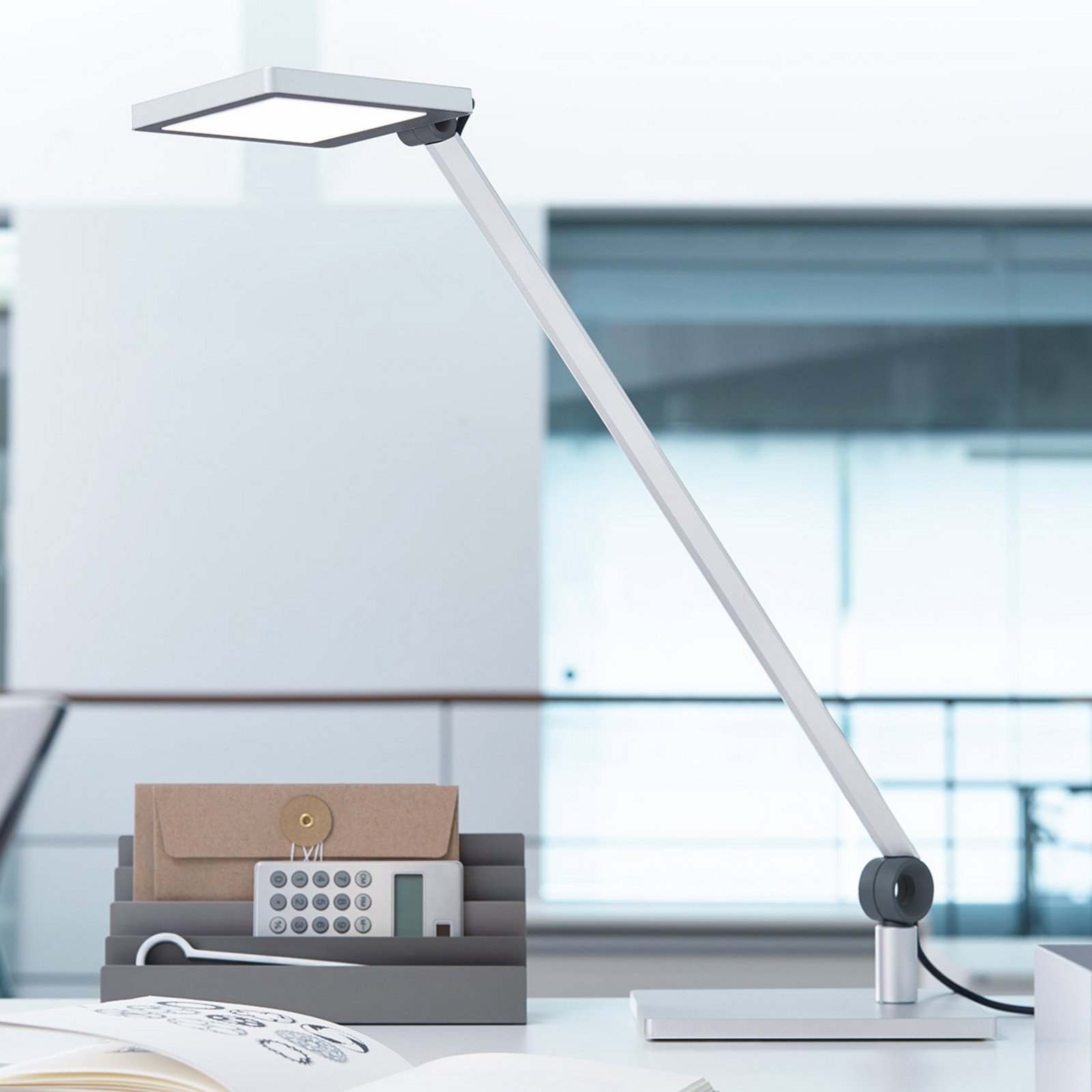 Lampă masă LED PARA.MI MFTL108R unghi. argint 940