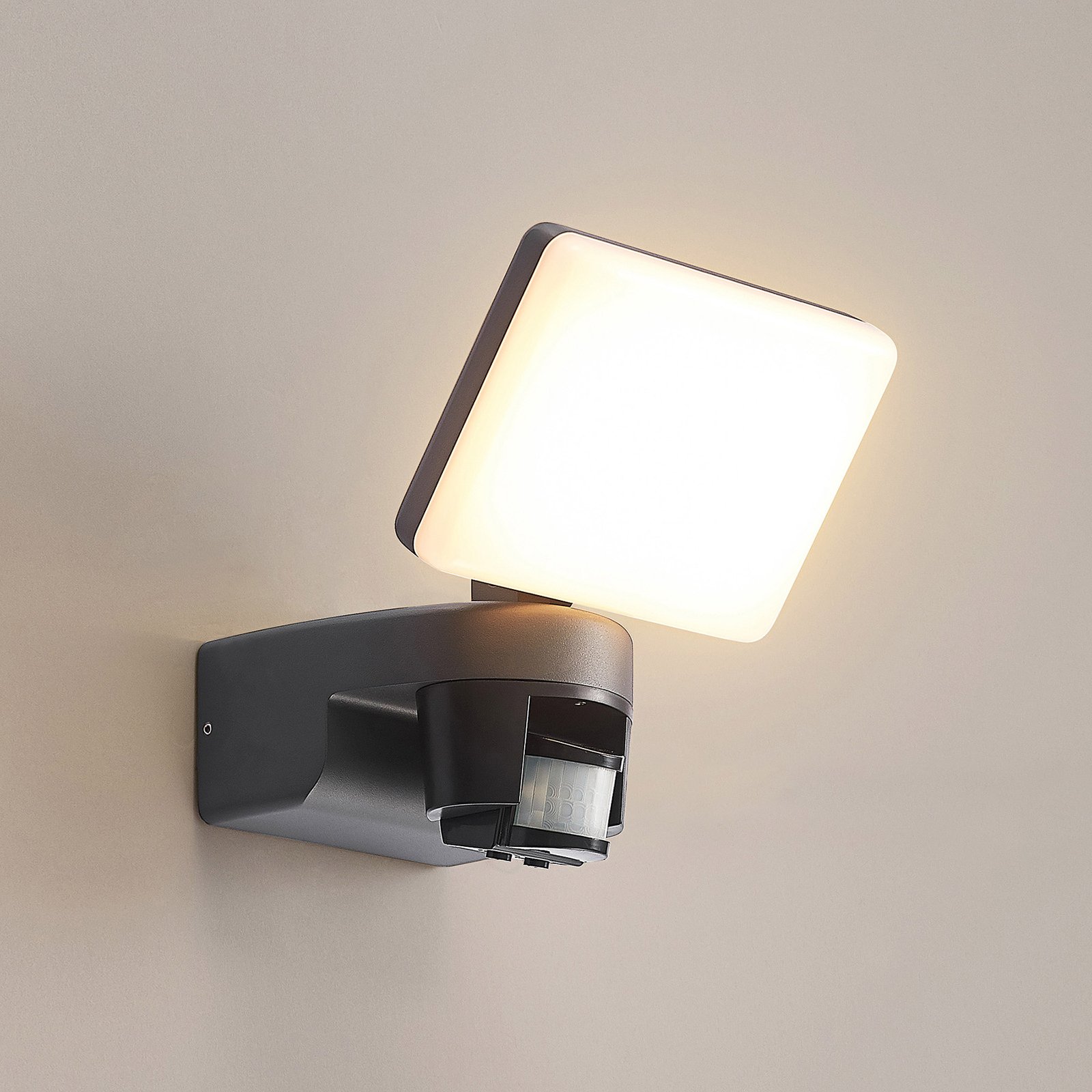 Lindby Melamika LED outdoor spotlight, sensor