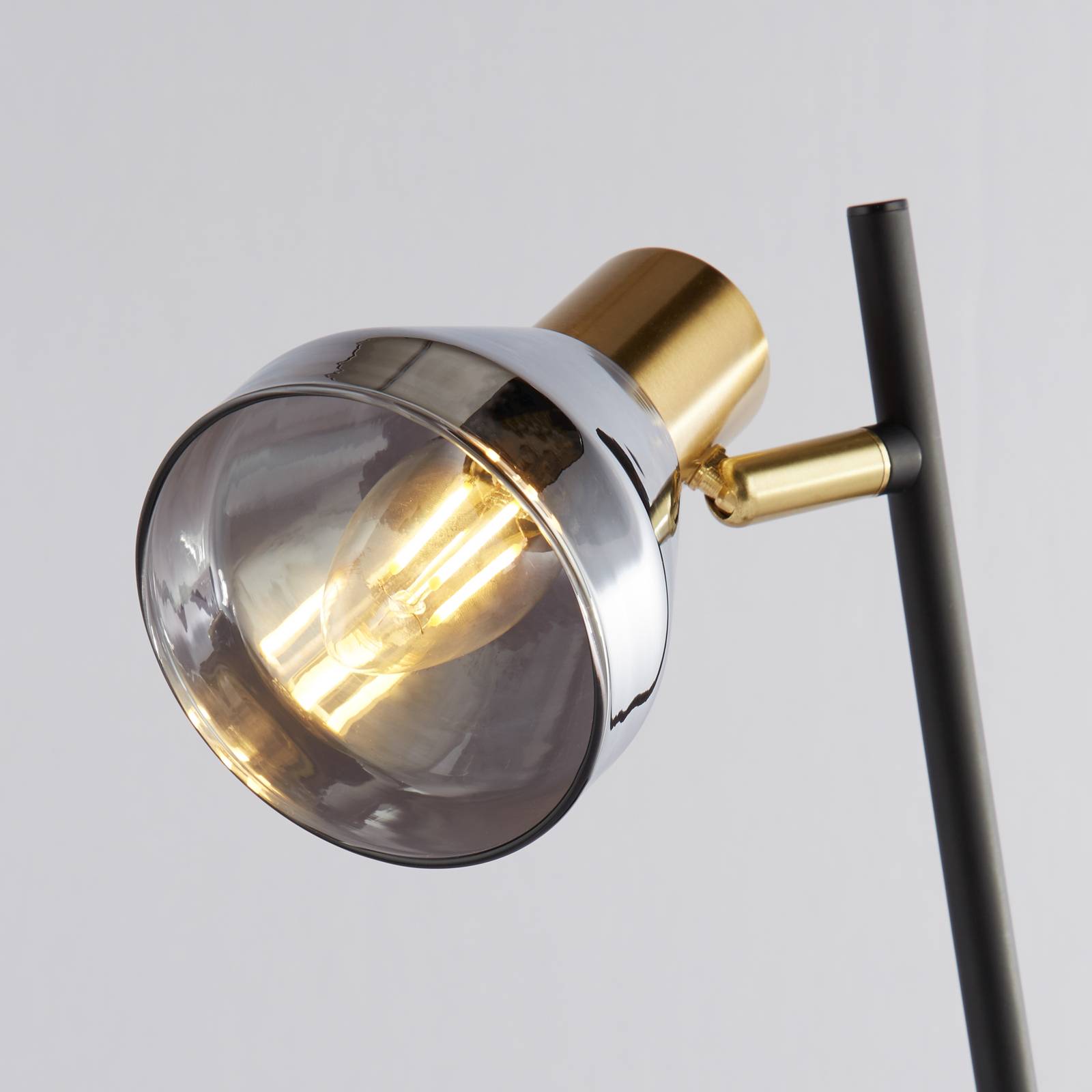searchlight lampe à poser classy avec abat-jour en verre fumé