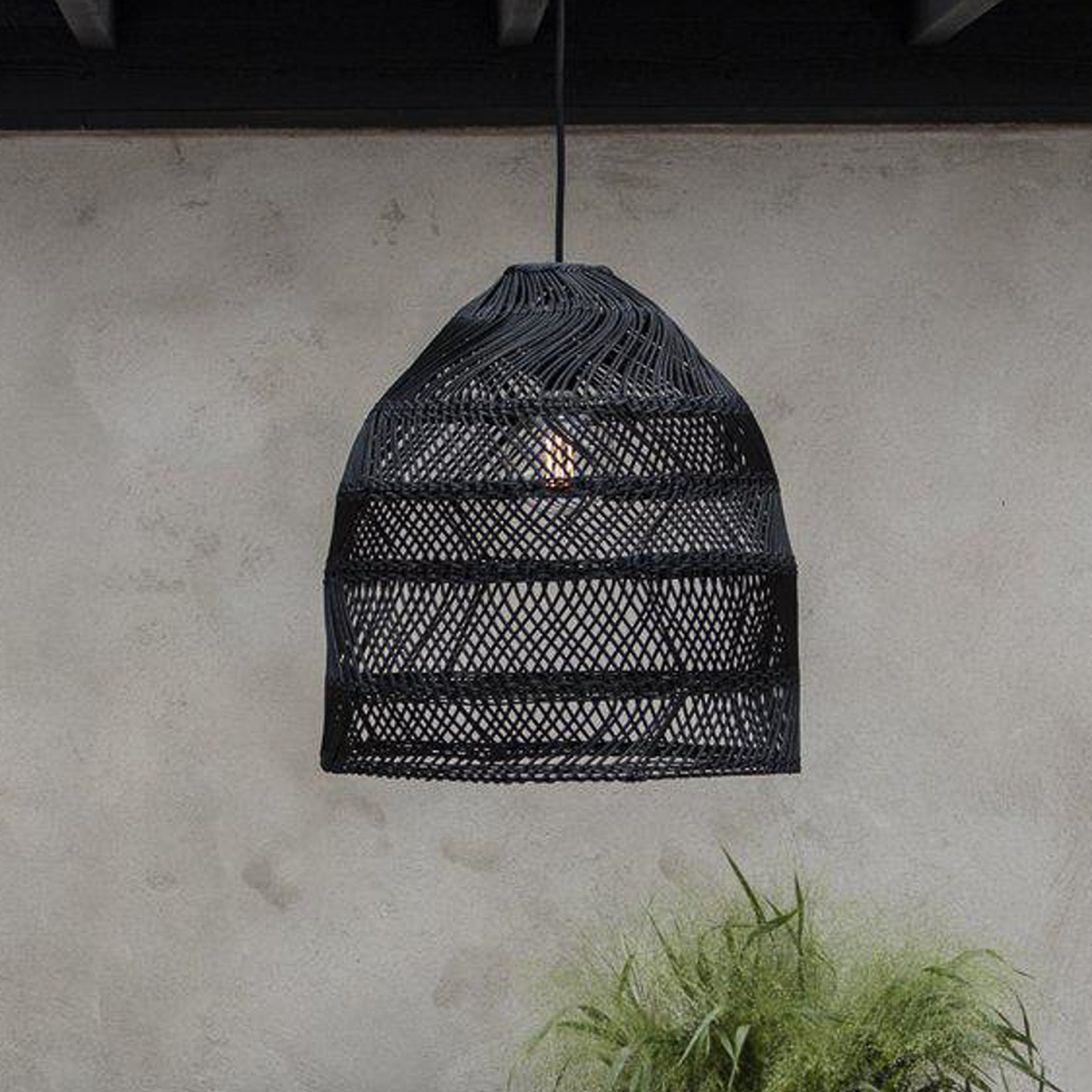 PR Home Piekaramā lampa Maja, rotangs, melna, Ø 53 cm