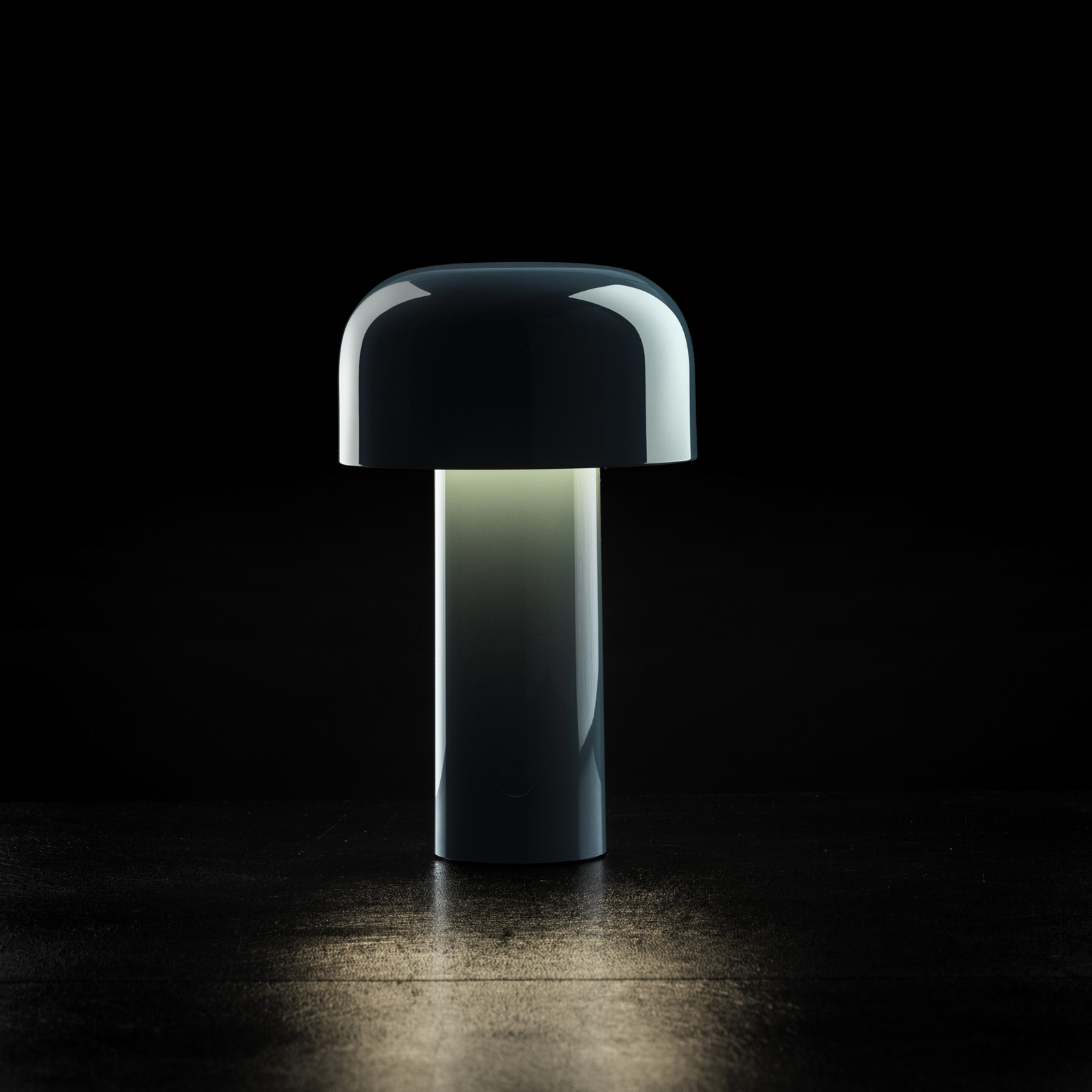 Flos LED-Akku-Tischlampe Bellhop, blau, 21 cm, dim., IP54 Flos LED-Akku-Tischlampe Bellhop, blau, 21 cm, dim., IP54