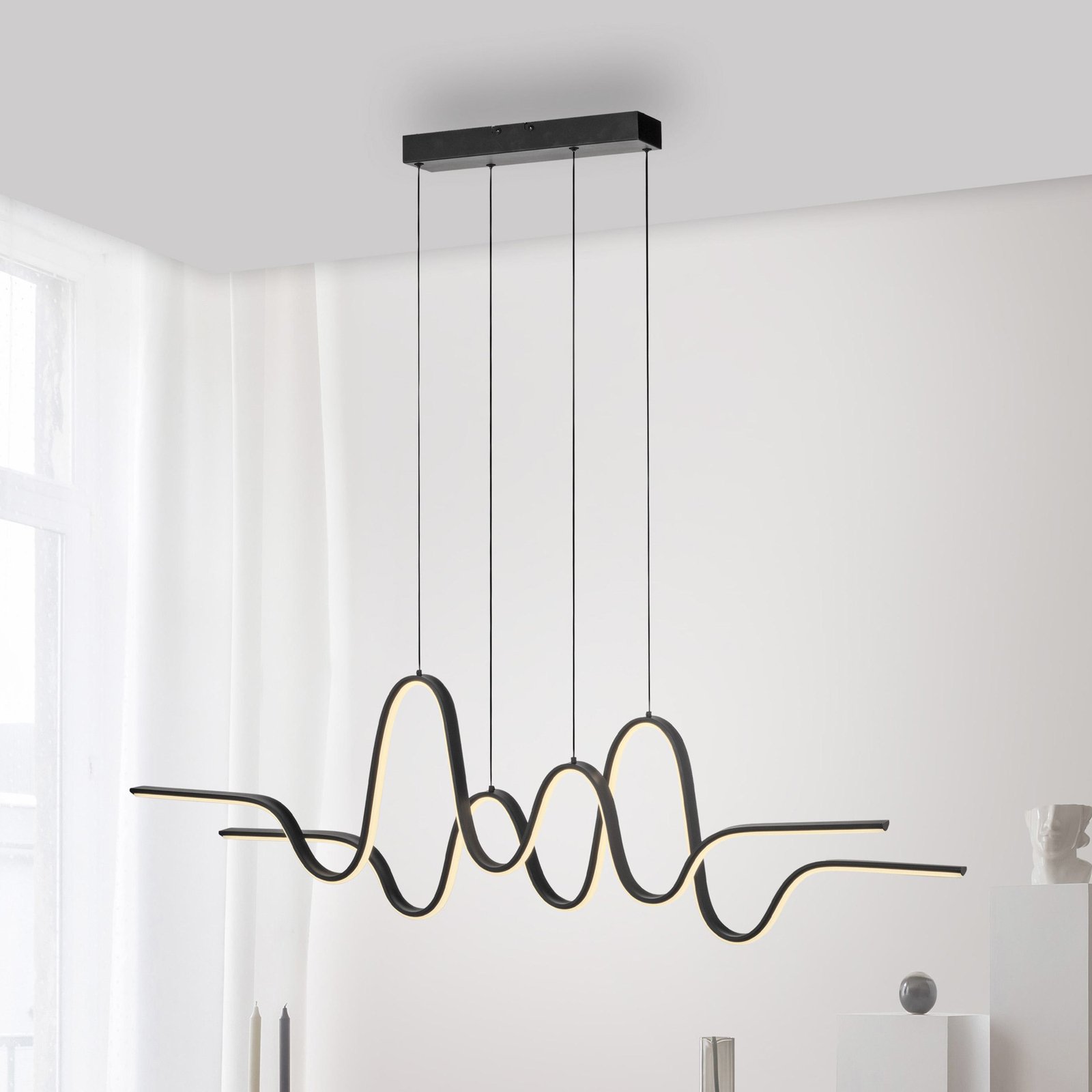 Paul Neuhaus Altitude LED-pendellampa, svart, längd 125 cm