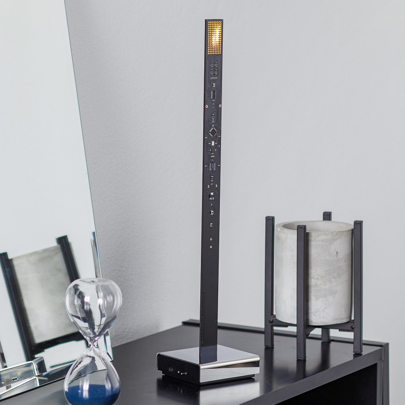 Innovadora lámpara de mesa LED My New Flame, negro