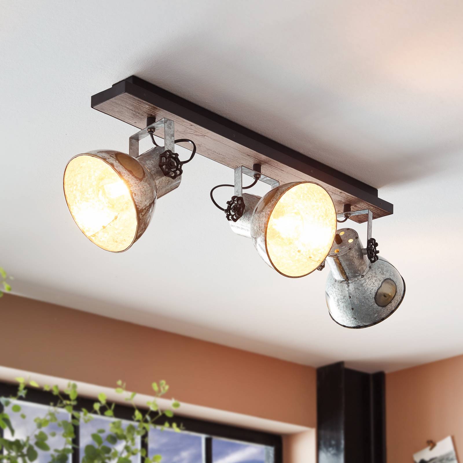 Plafondlamp Barnstaple in industrielook 3-lamps